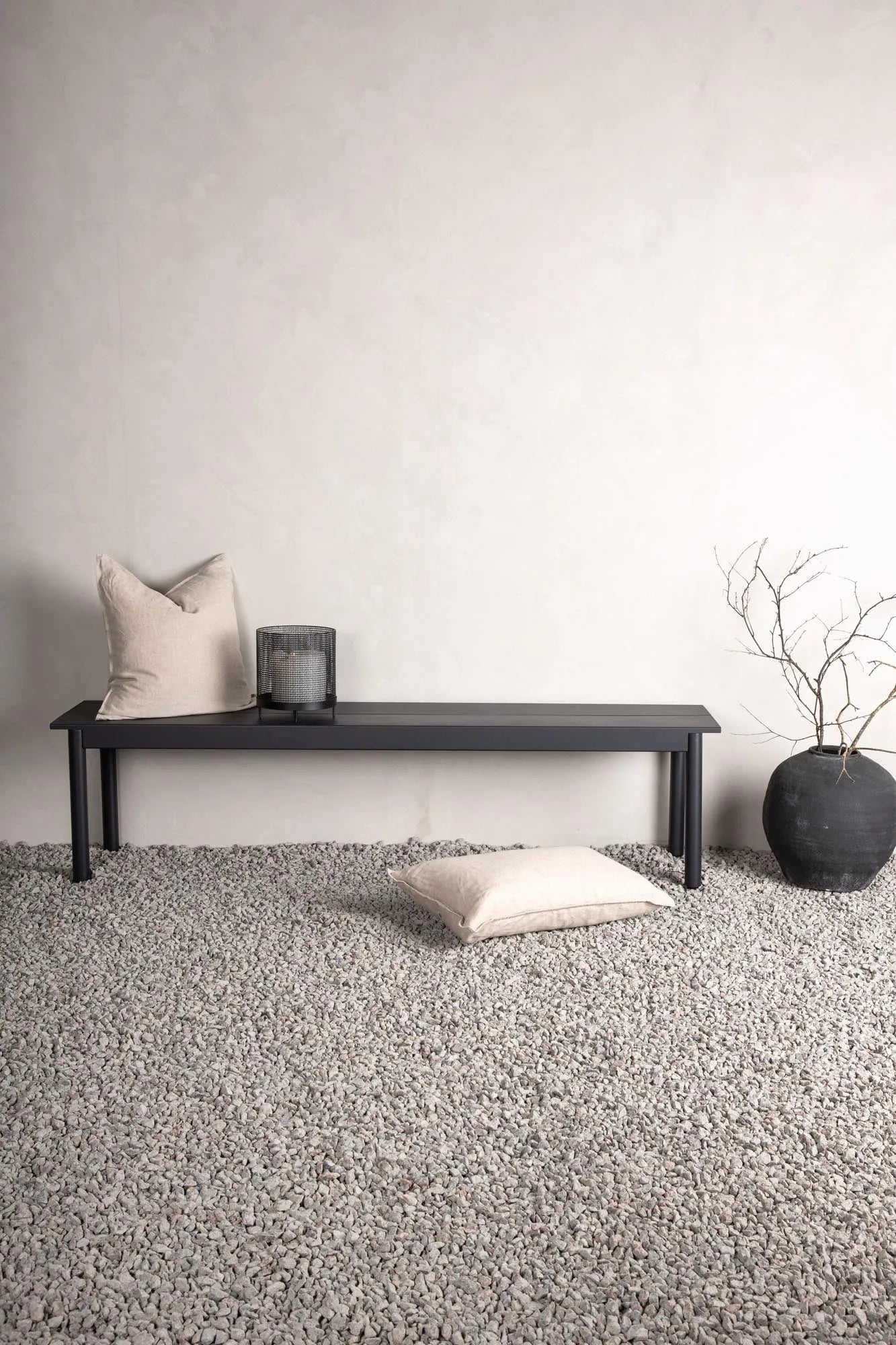 Modena Bank in Schwarz präsentiert im Onlineshop von KAQTU Design AG. Gartenbank ist von Venture Home