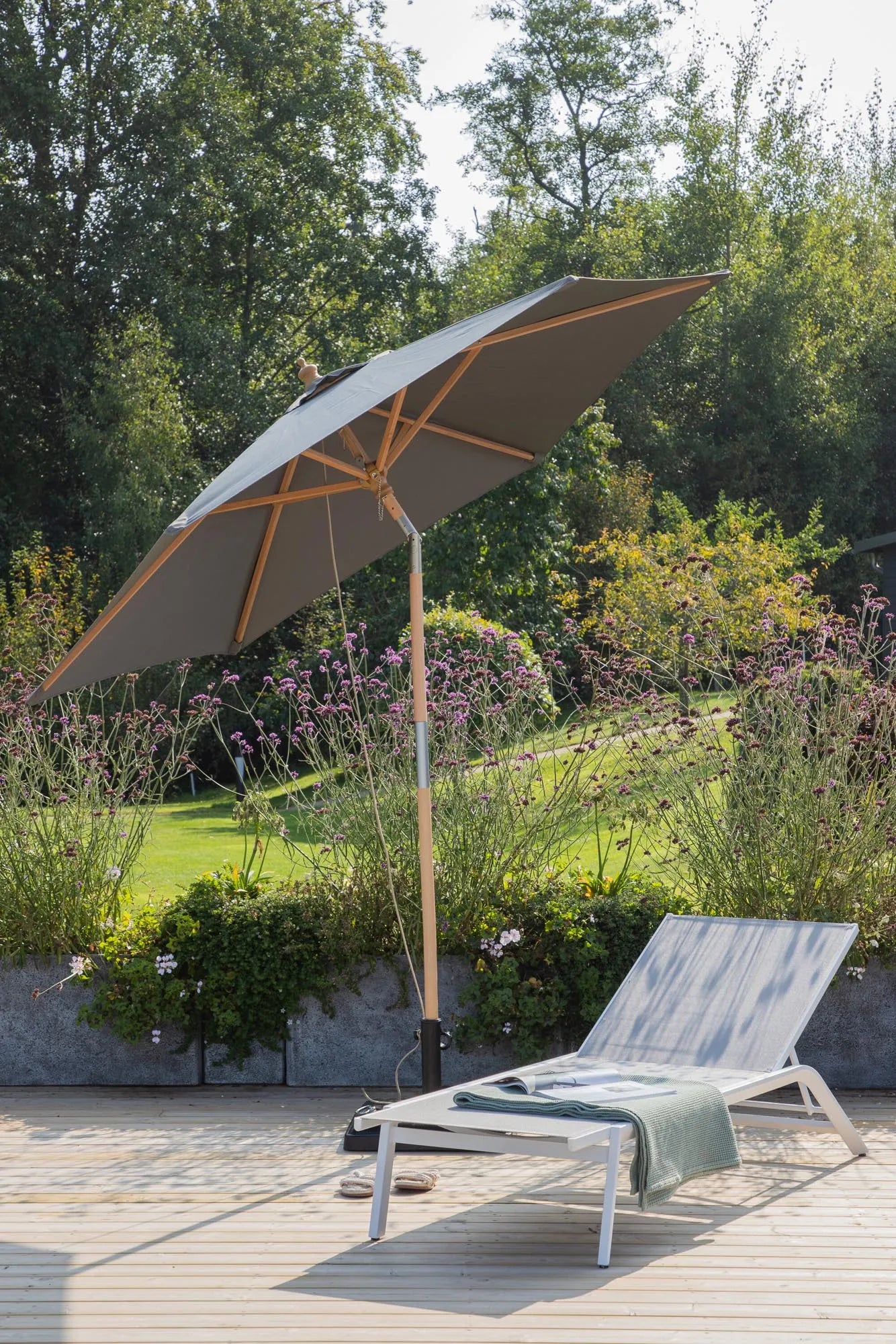 Corypho Sonnenschirm in Grau präsentiert im Onlineshop von KAQTU Design AG. Sonnenschirm ist von Venture Home