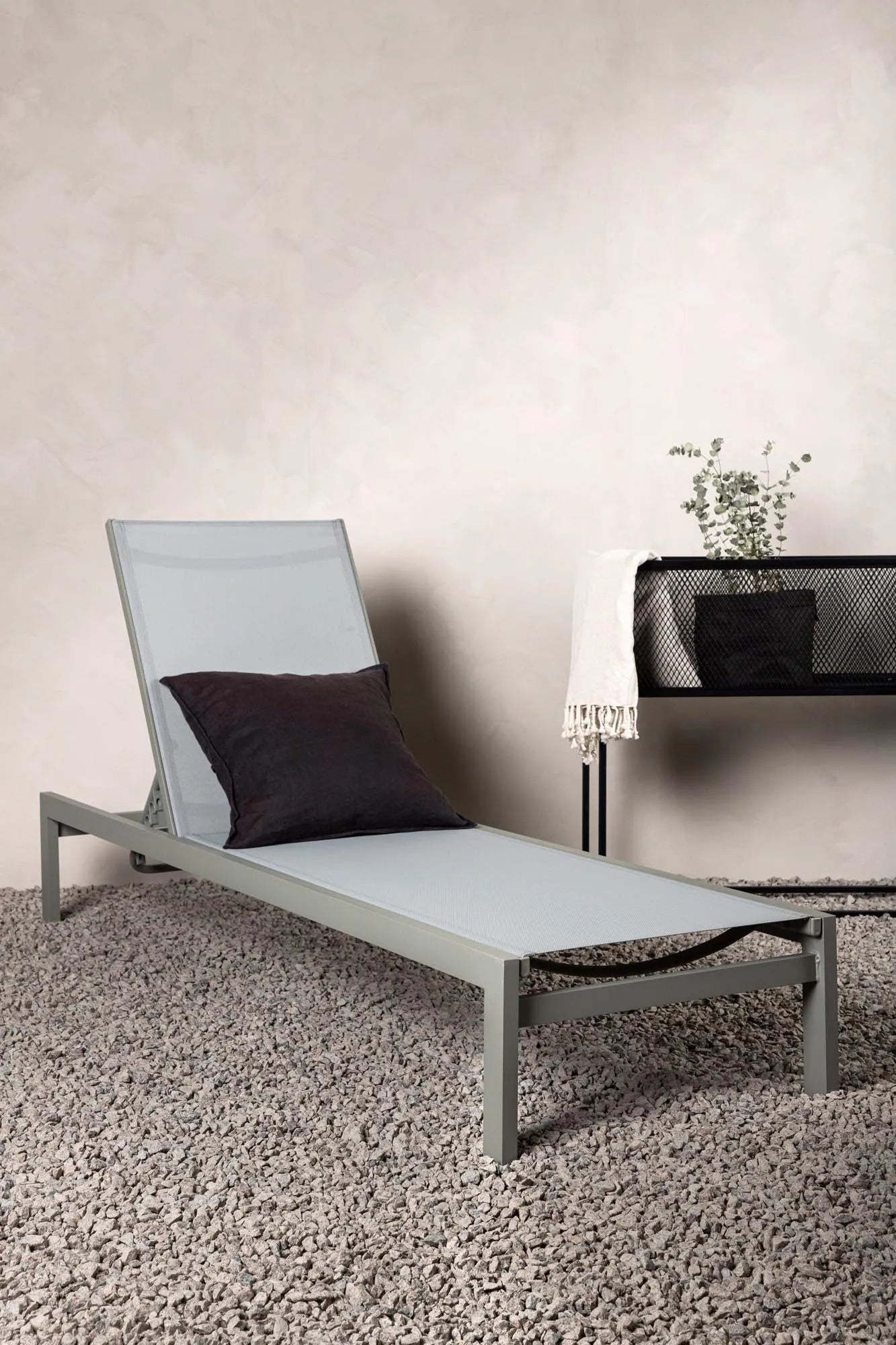 Copacabana Sonnenliege in Khaki präsentiert im Onlineshop von KAQTU Design AG. Liegestuhl ist von Venture Home