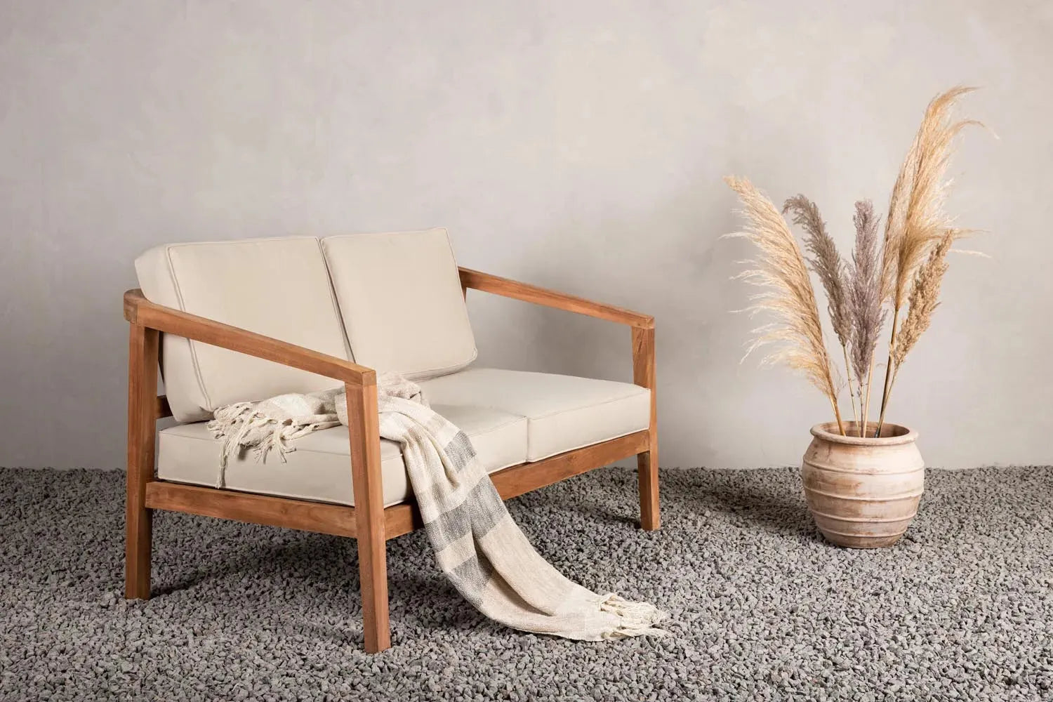 Kenya 2 Sitzer Sofa in Beige präsentiert im Onlineshop von KAQTU Design AG. Lounge Sofa ist von Venture Home