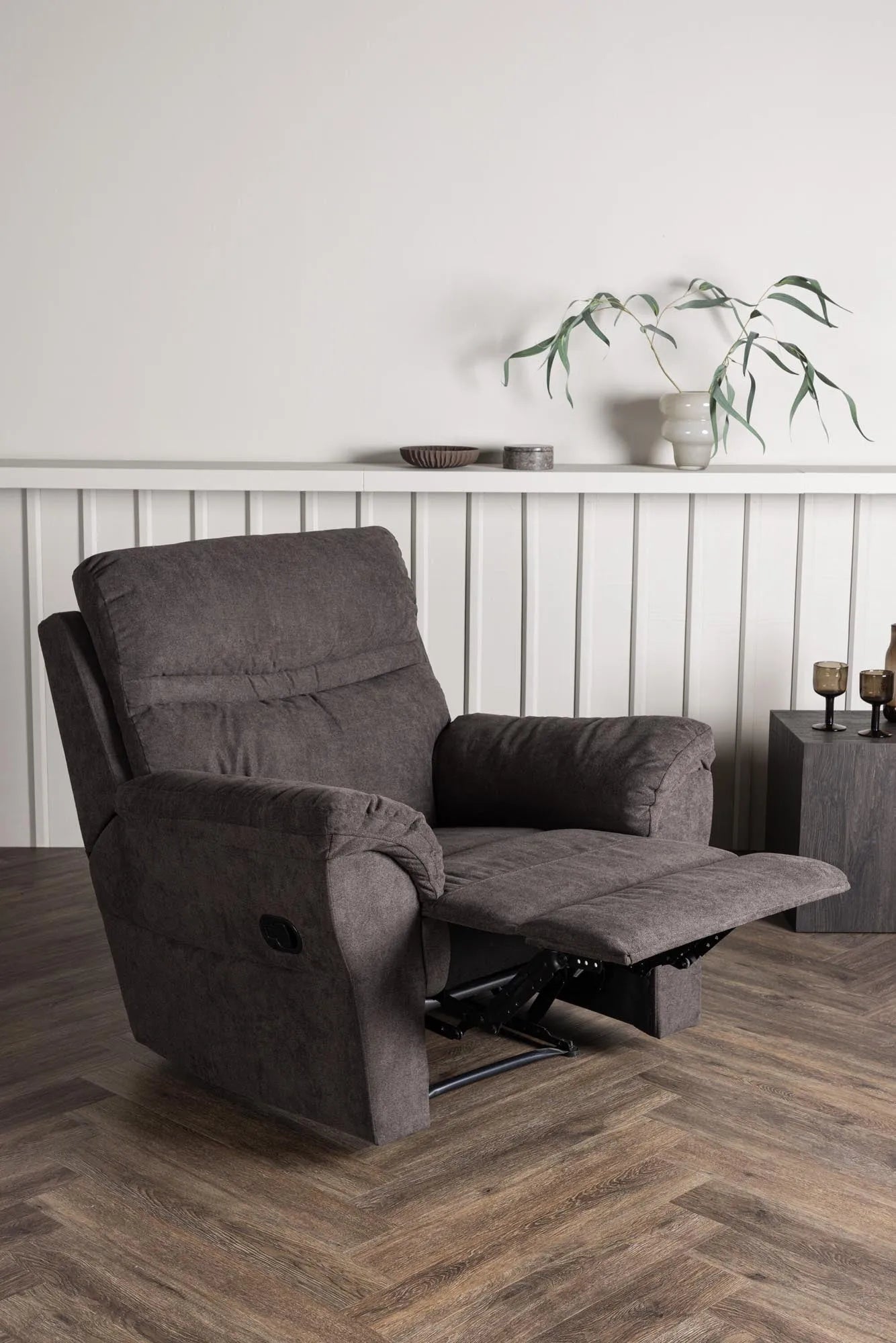 Taranto Sessel in Schwarz Braun präsentiert im Onlineshop von KAQTU Design AG. Sessel mit Armlehnen ist von Venture Home