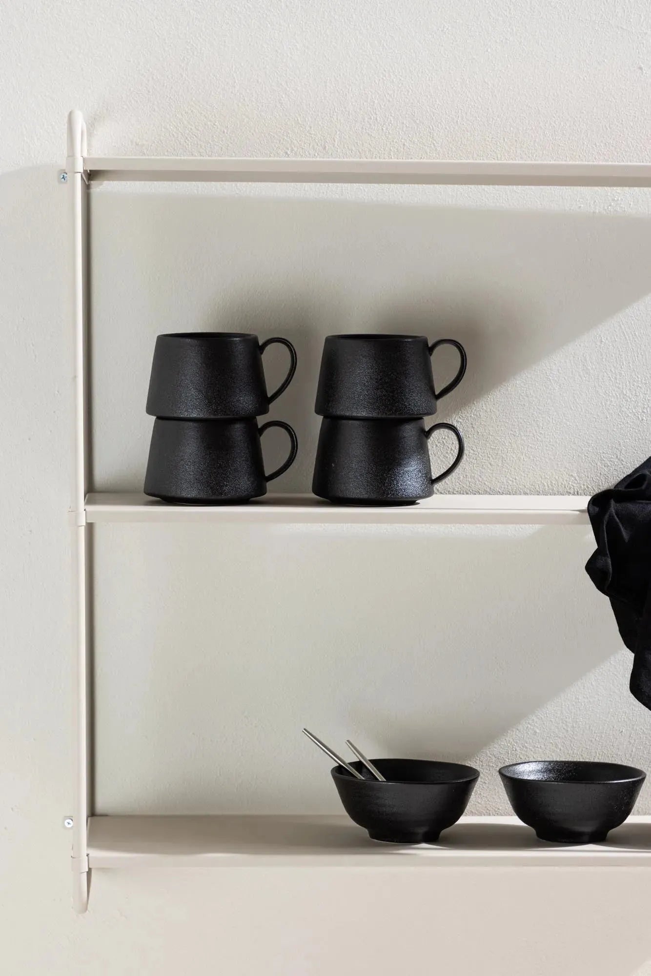 Lyon Regal in Schwarz präsentiert im Onlineshop von KAQTU Design AG. Standregal ist von Venture Home