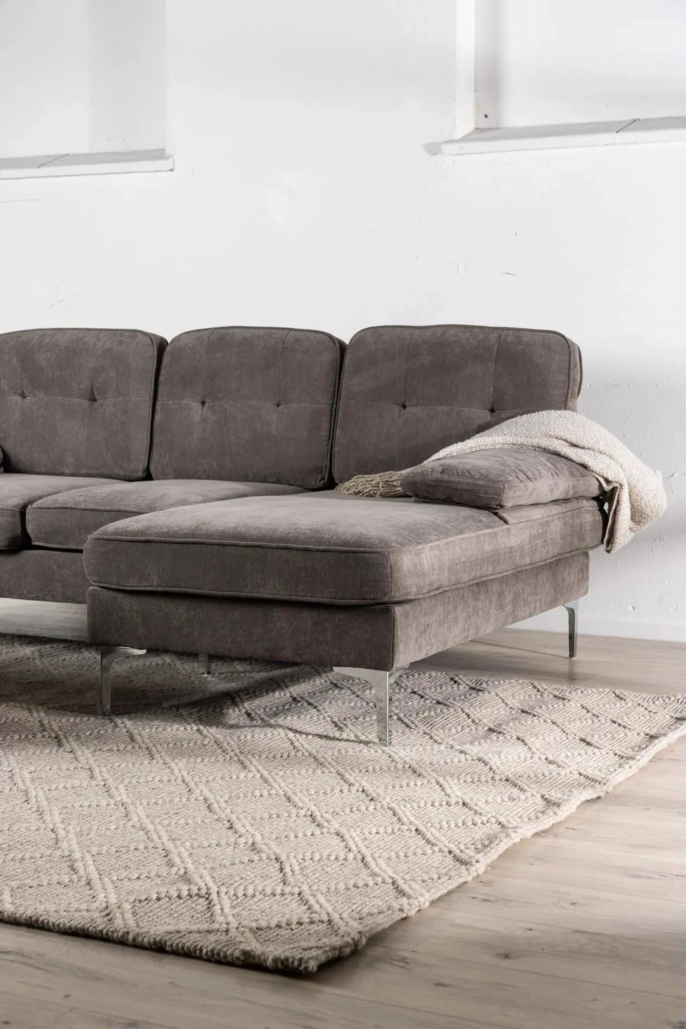 Elegantes Remis Sofa: Komfort und Stil für Ihr Wohnzimmer.