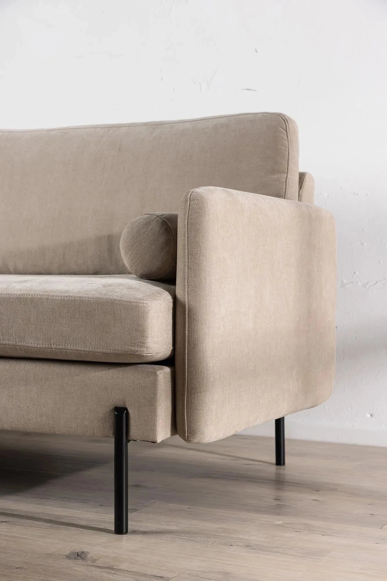 Elegantes Antibes Sofa: Perfekte Mischung aus Design und Bequemlichkeit.