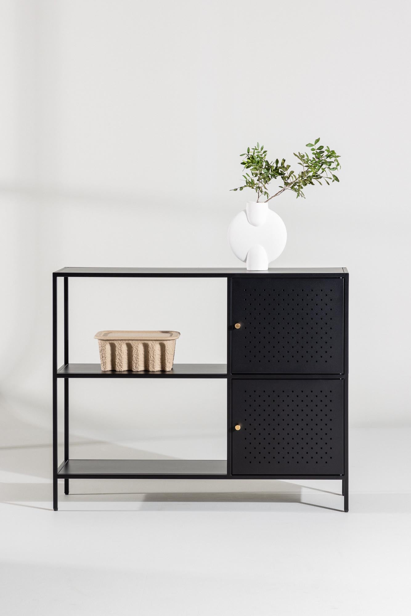 Salta Cabinet in Schwarz präsentiert im Onlineshop von KAQTU Design AG. Cabinet ist von Venture Home