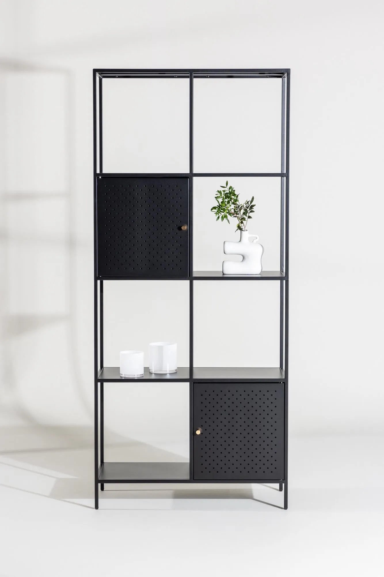 Porto Regal in Schwarz präsentiert im Onlineshop von KAQTU Design AG. Standregal ist von Venture Home