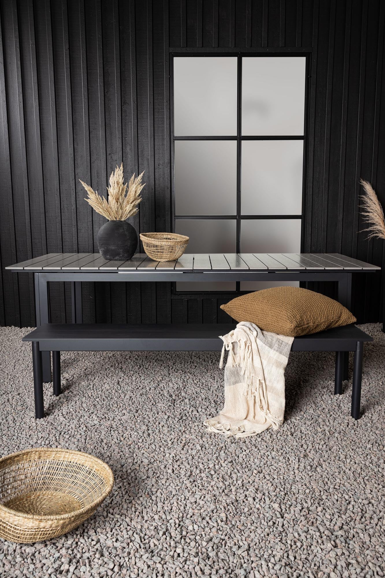 Levels Gartentisch ausziehbar in Schwarz präsentiert im Onlineshop von KAQTU Design AG. Gartentisch ist von Venture Home