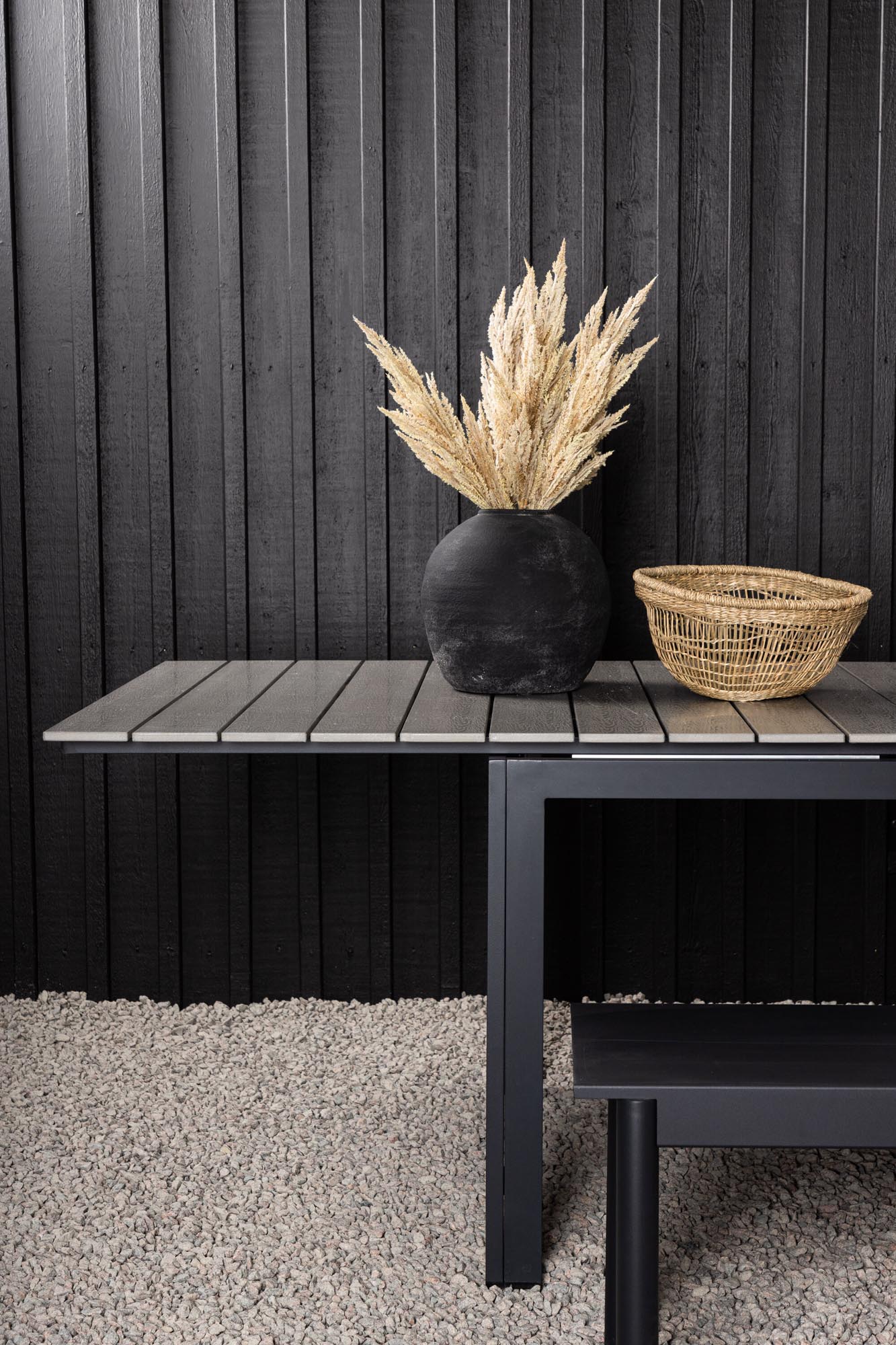 Levels Gartentisch ausziehbar in Schwarz präsentiert im Onlineshop von KAQTU Design AG. Gartentisch ist von Venture Home