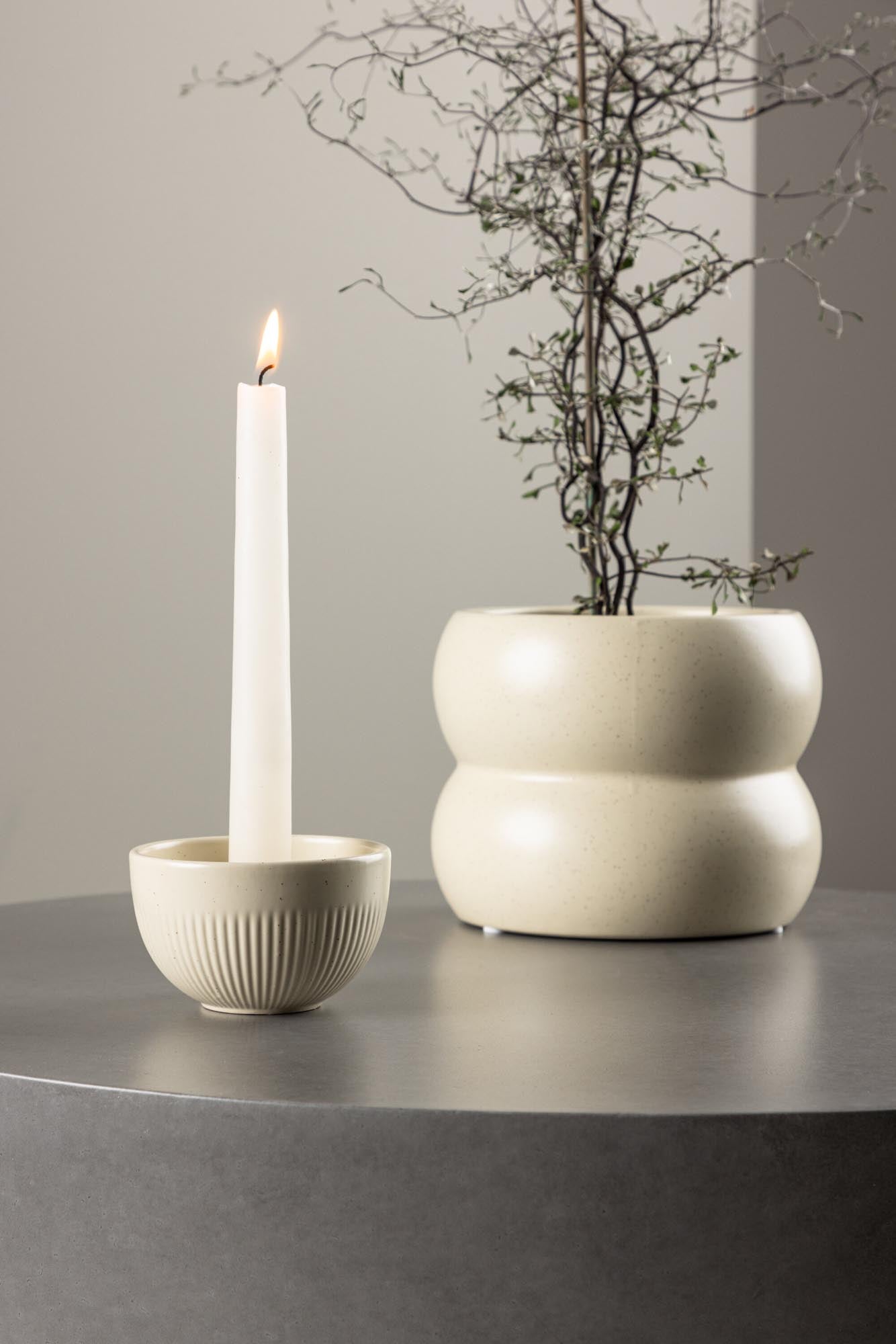 Posh Kerzenständer in Beige/Schwarz präsentiert im Onlineshop von KAQTU Design AG. Kerzenständer ist von Venture Home