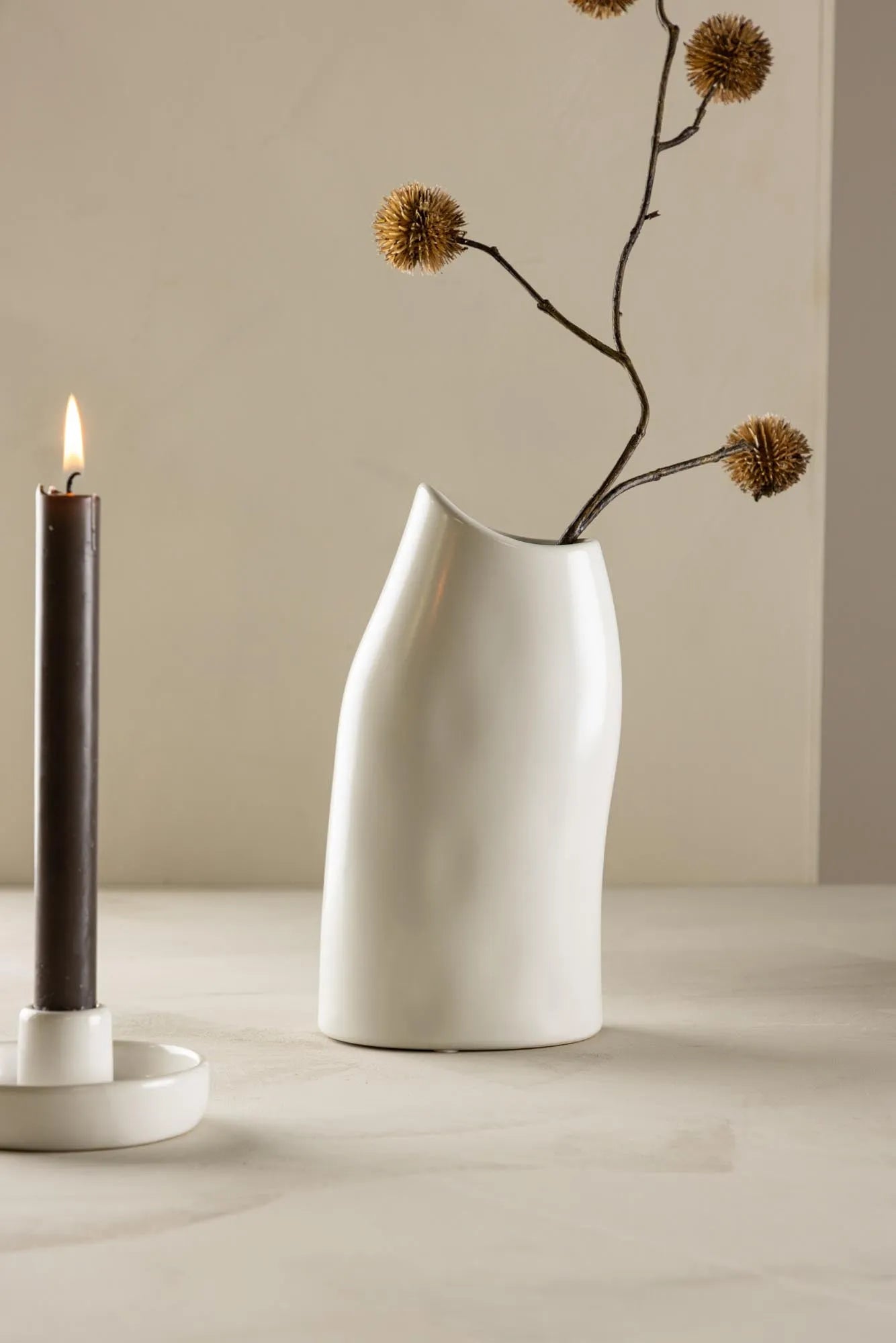 Ernst Vase in Schwarz-Weiss präsentiert im Onlineshop von KAQTU Design AG. Vase ist von Venture Home