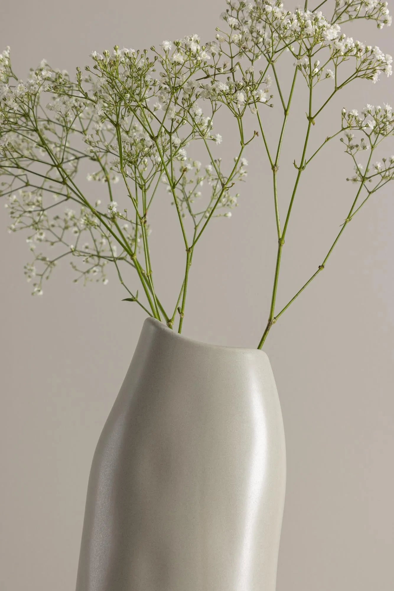 Ernst Vase in Schwarz-Weiss präsentiert im Onlineshop von KAQTU Design AG. Vase ist von Venture Home