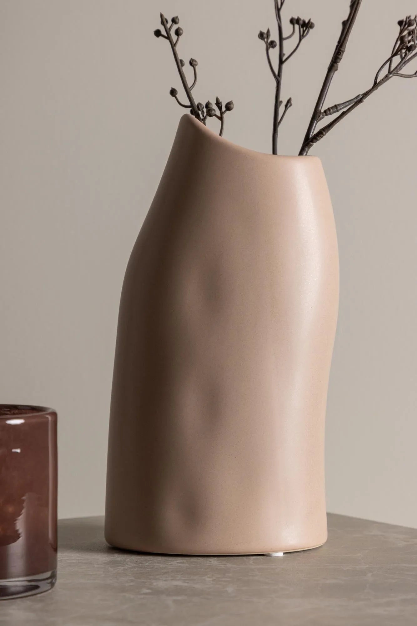 Ernst Vase in Schwarz-Weiss präsentiert im Onlineshop von KAQTU Design AG. Vase ist von Venture Home