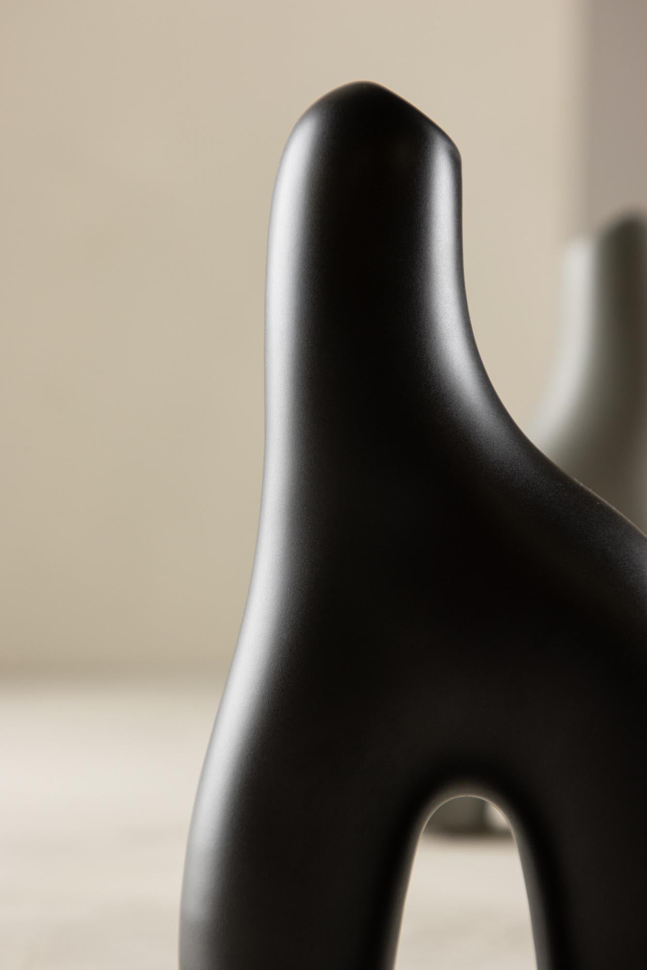 Aya Vase in Schwarz-Weiss präsentiert im Onlineshop von KAQTU Design AG. Vase ist von Venture Home