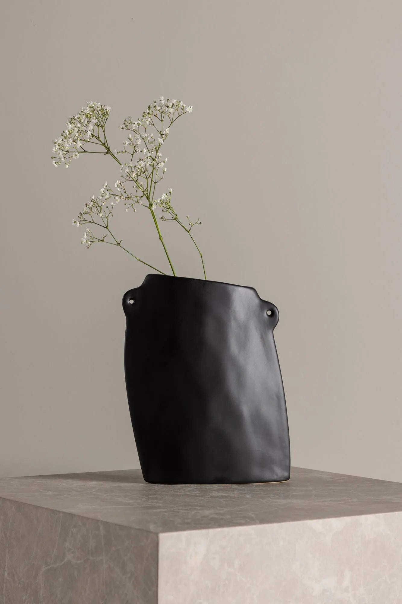 Stilvolle Hie Vase von Venture Home: Modernes Design für Ihr Zuhause.