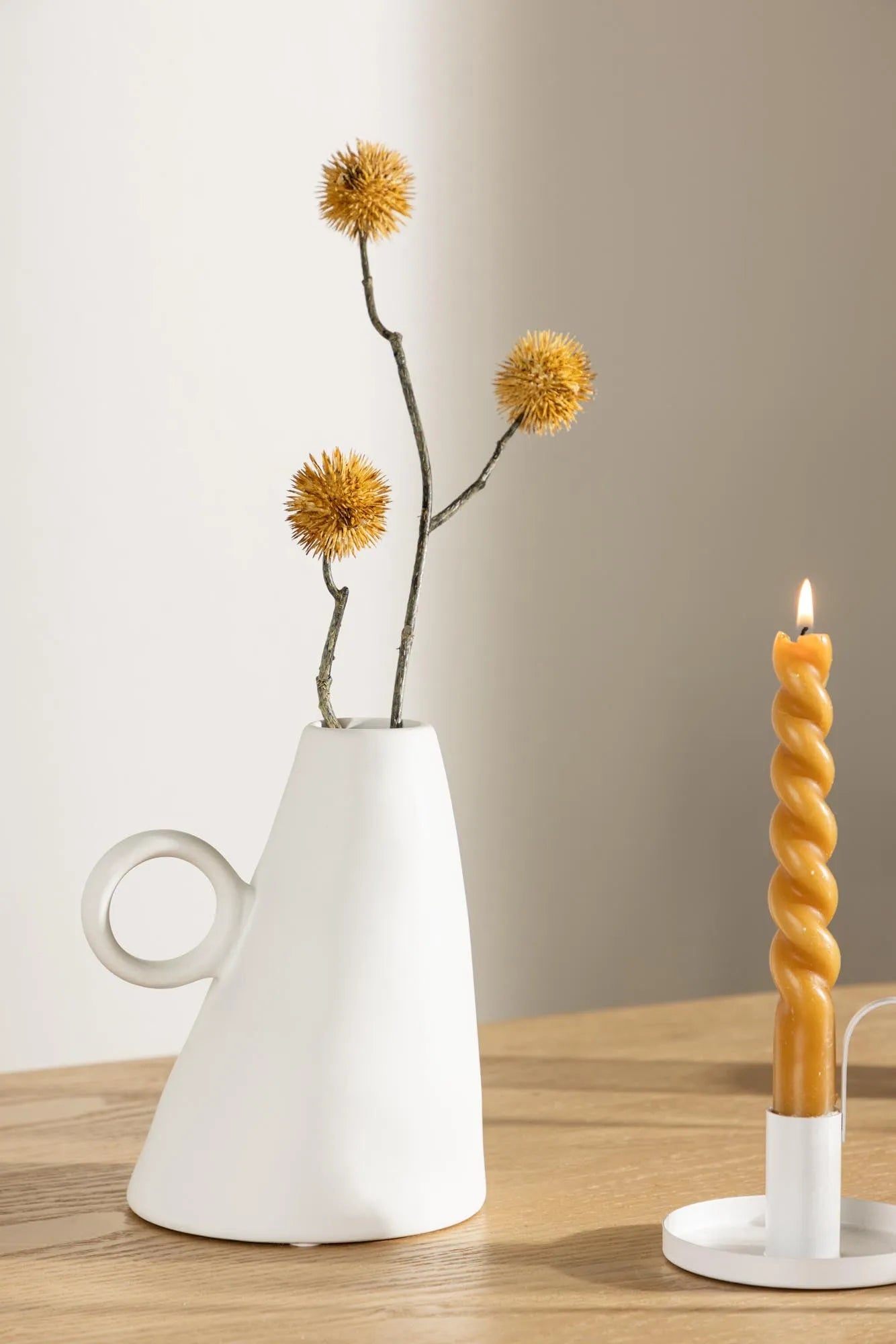 Ovy Vase in Schwarz präsentiert im Onlineshop von KAQTU Design AG. Vase ist von Venture Home