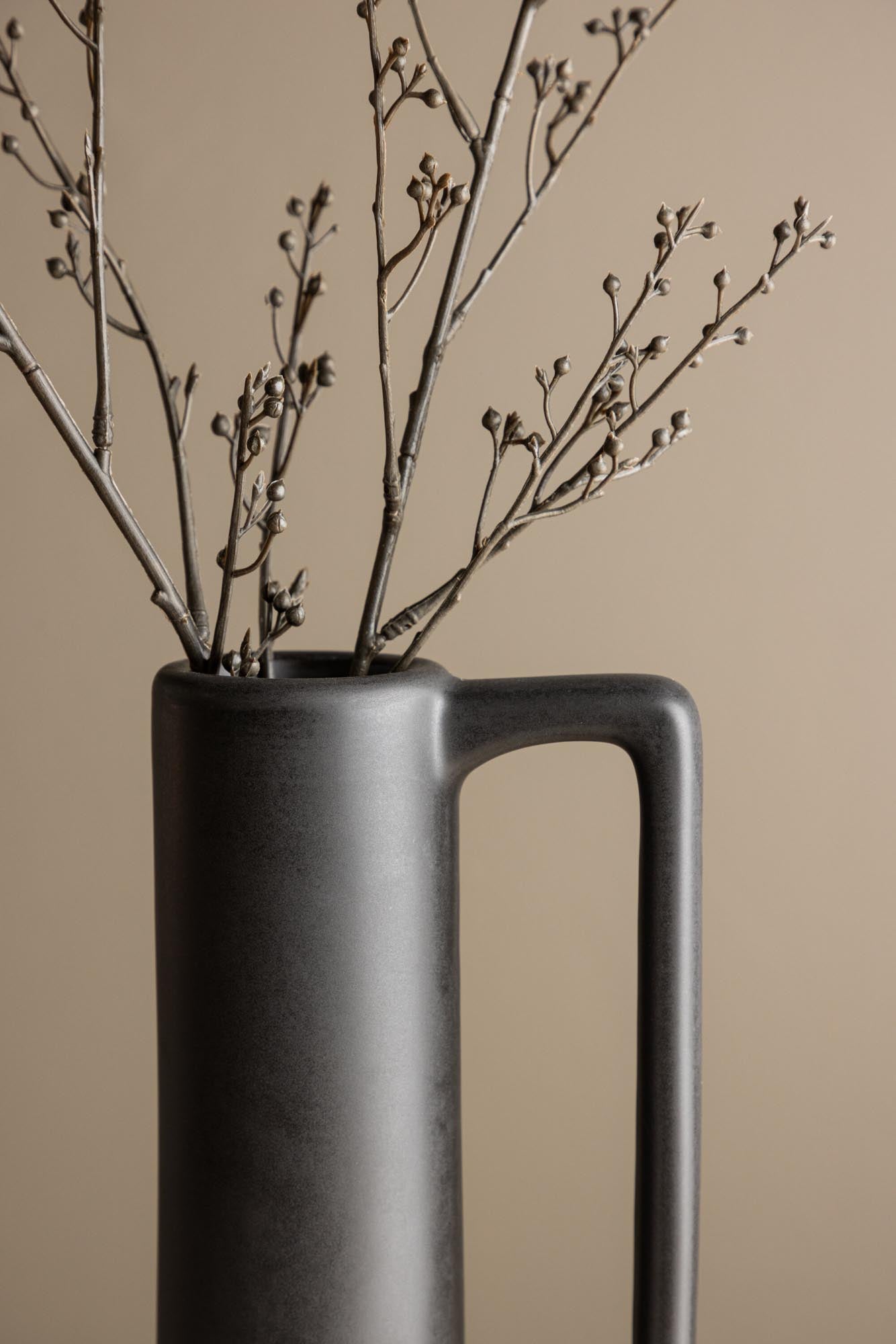 Allis Vase in Schwarz präsentiert im Onlineshop von KAQTU Design AG. Vase ist von Venture Home