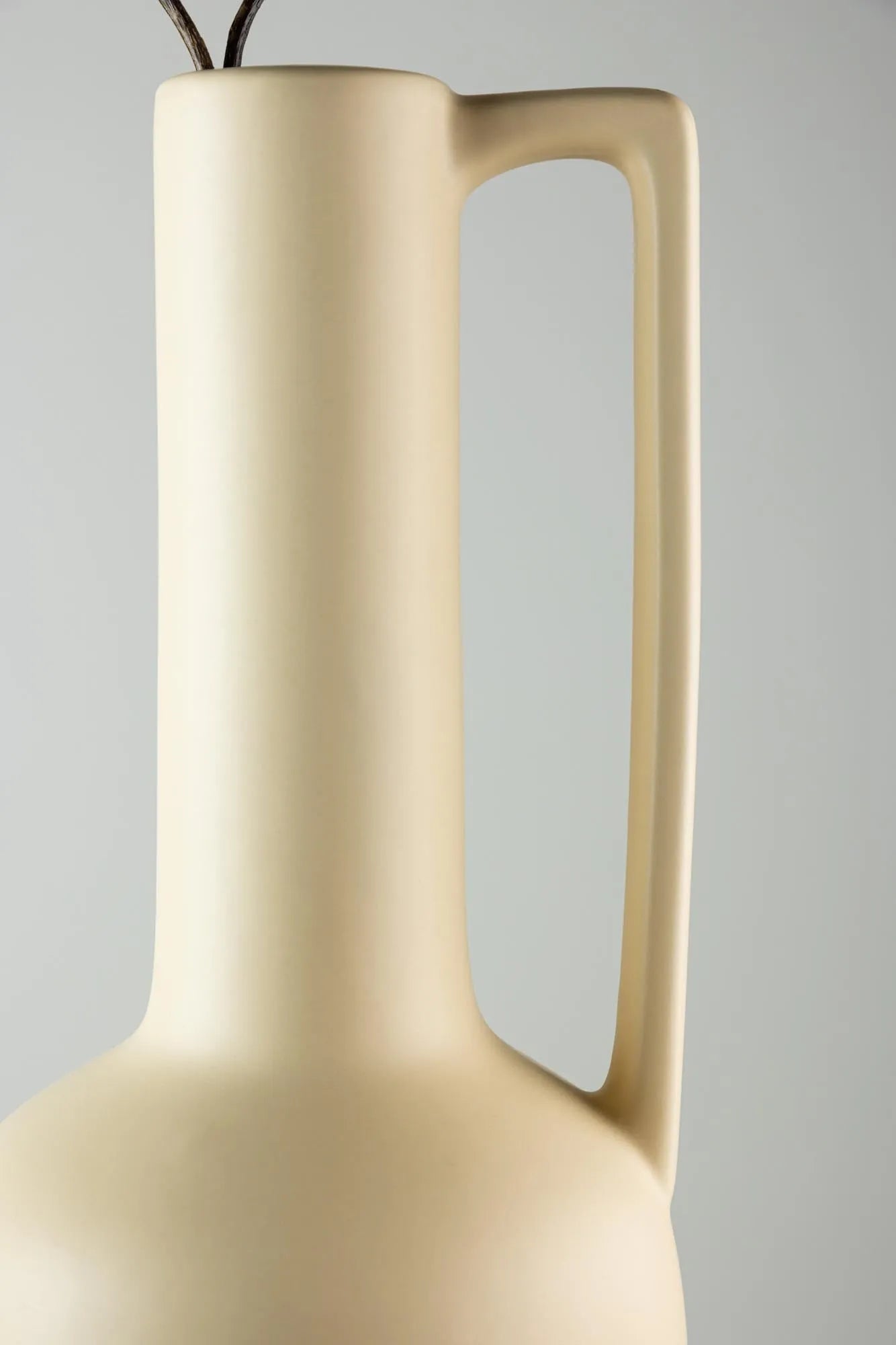 Allis Vase in Schwarz präsentiert im Onlineshop von KAQTU Design AG. Vase ist von Venture Home