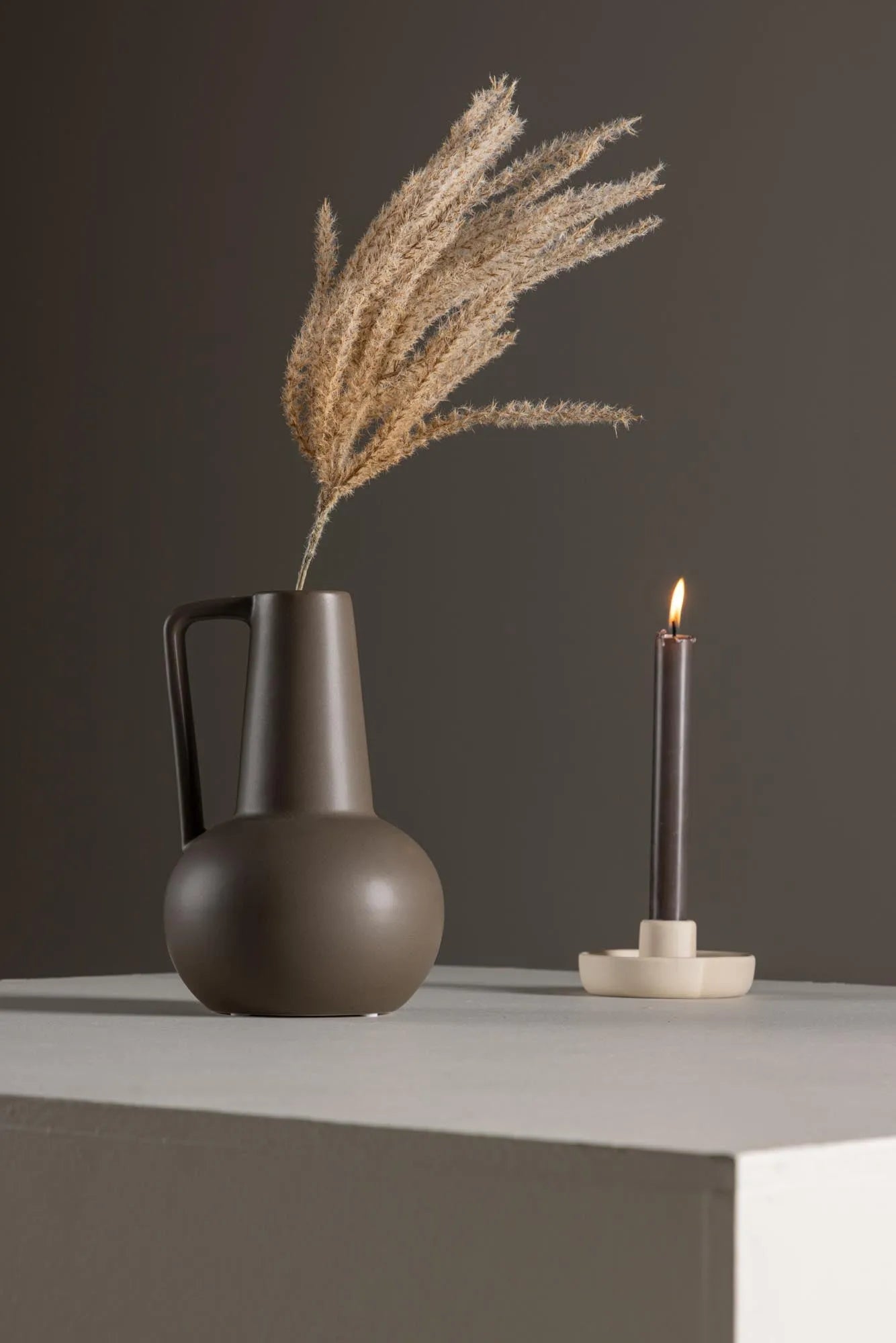 Lane Vase in Schwarz präsentiert im Onlineshop von KAQTU Design AG. Vase ist von Venture Home