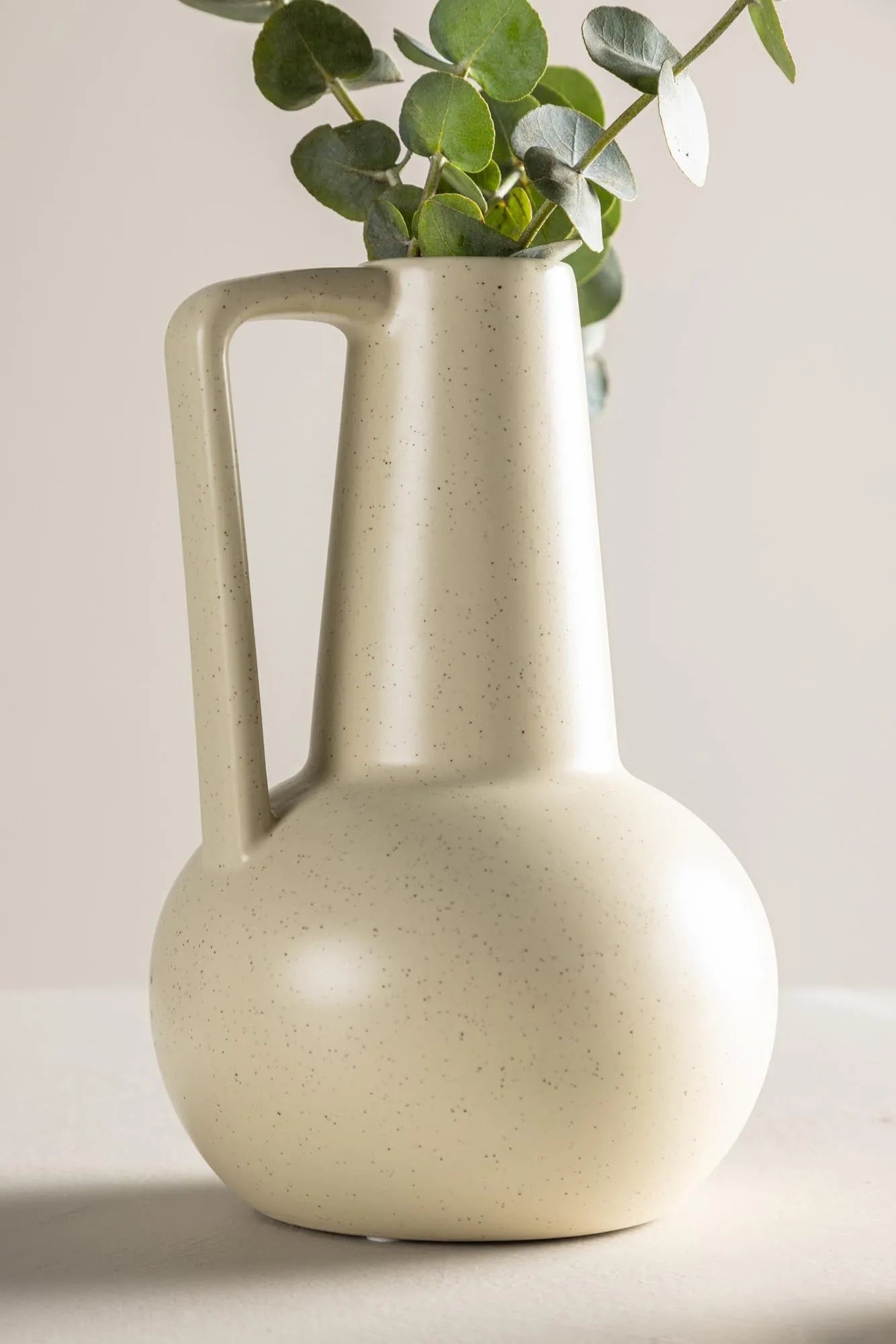 Lane Vase in Schwarz präsentiert im Onlineshop von KAQTU Design AG. Vase ist von Venture Home