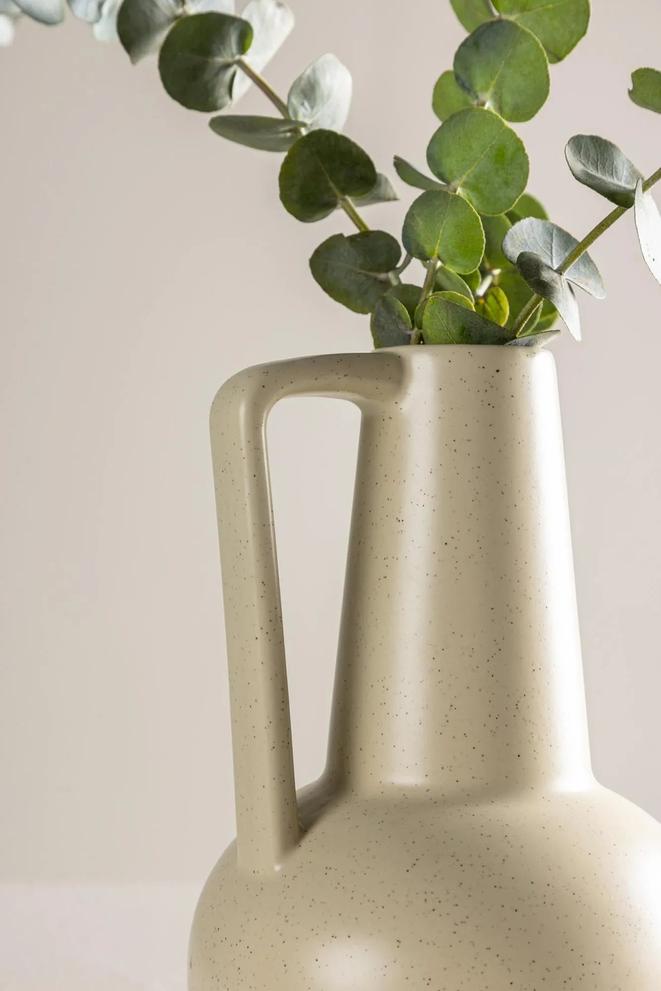 Lane Vase in Schwarz präsentiert im Onlineshop von KAQTU Design AG. Vase ist von Venture Home