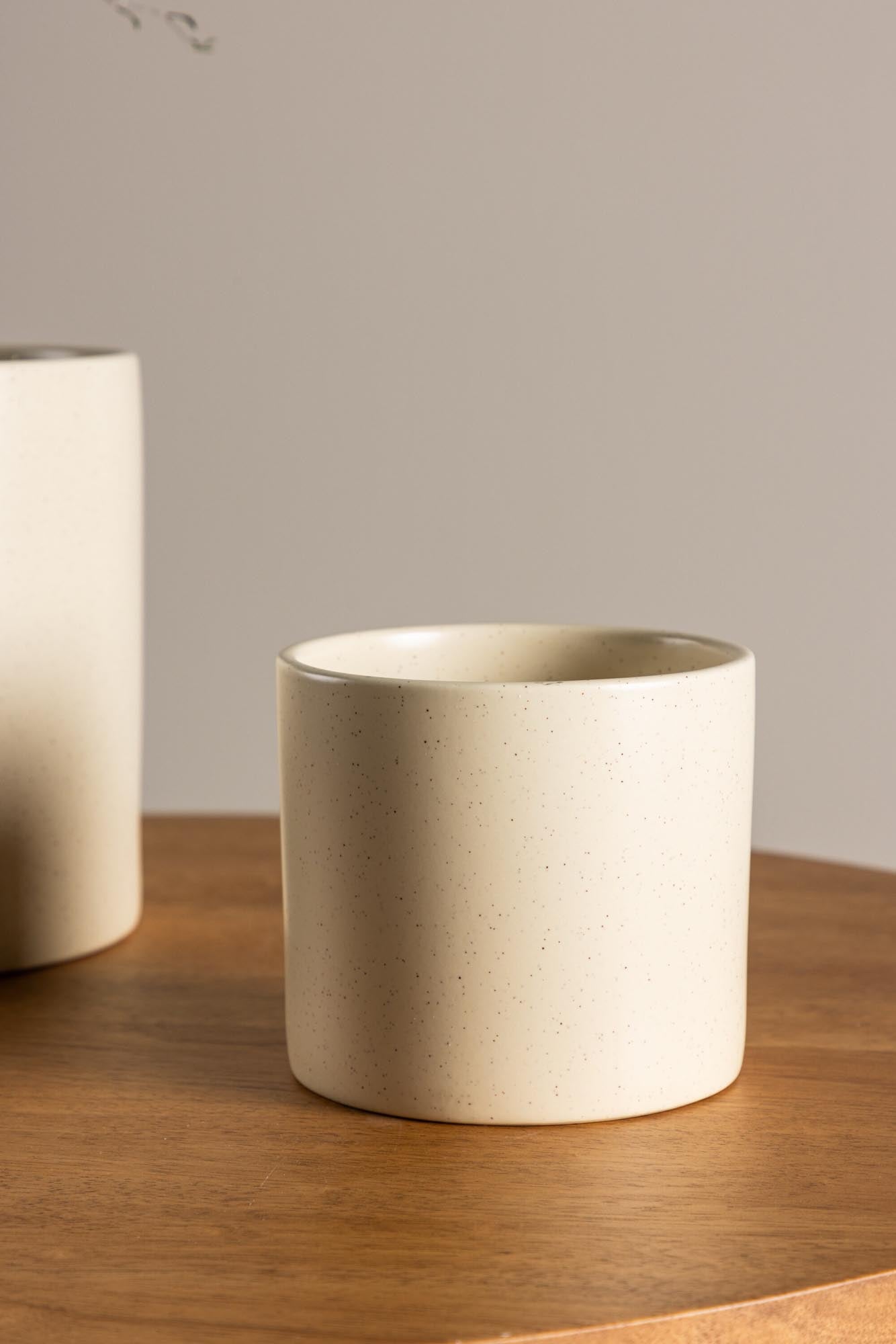 Sane Vase in Schwarz/ Dunkelgrau präsentiert im Onlineshop von KAQTU Design AG. Vase ist von Venture Home