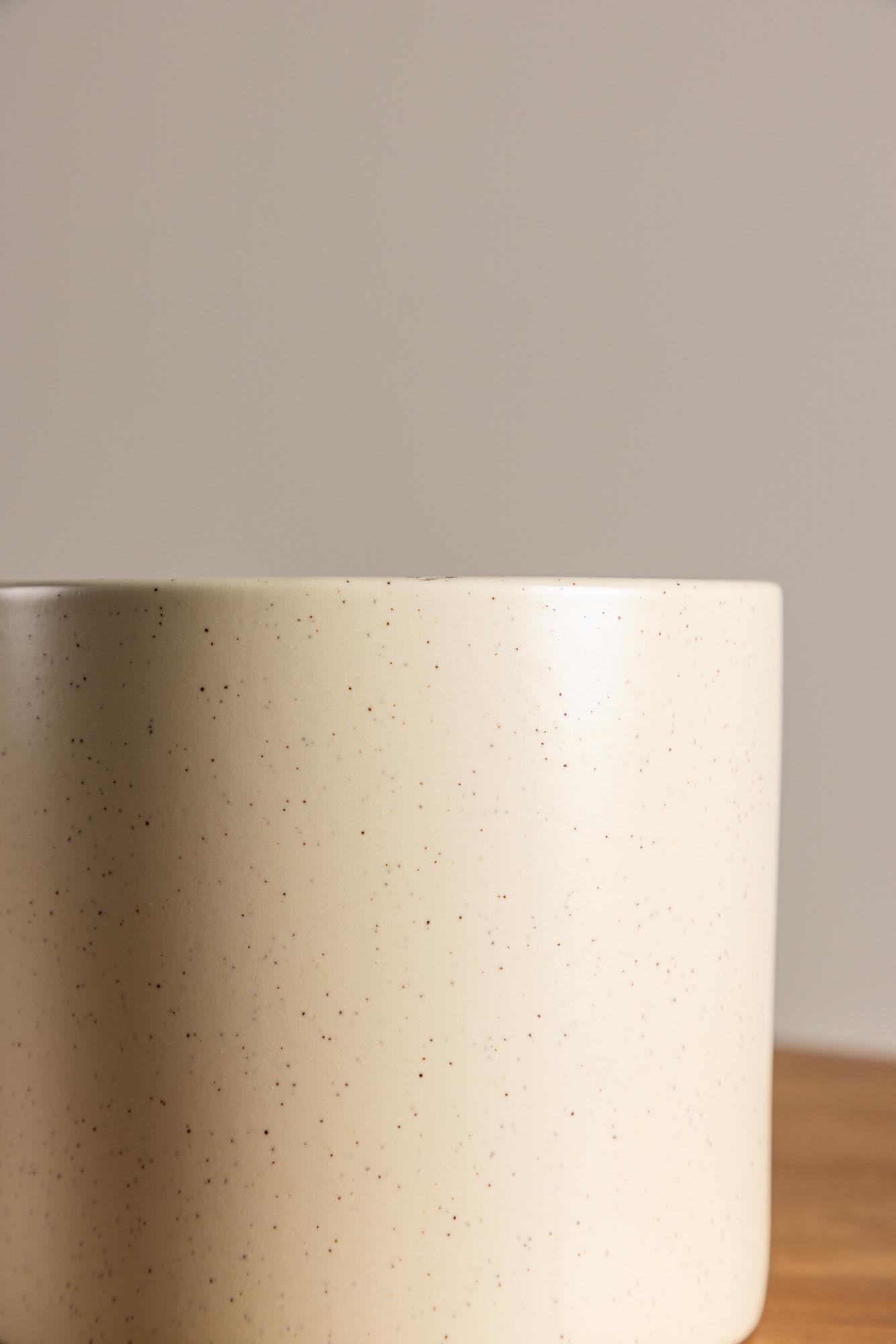 Sane Vase in Schwarz/ Dunkelgrau präsentiert im Onlineshop von KAQTU Design AG. Vase ist von Venture Home