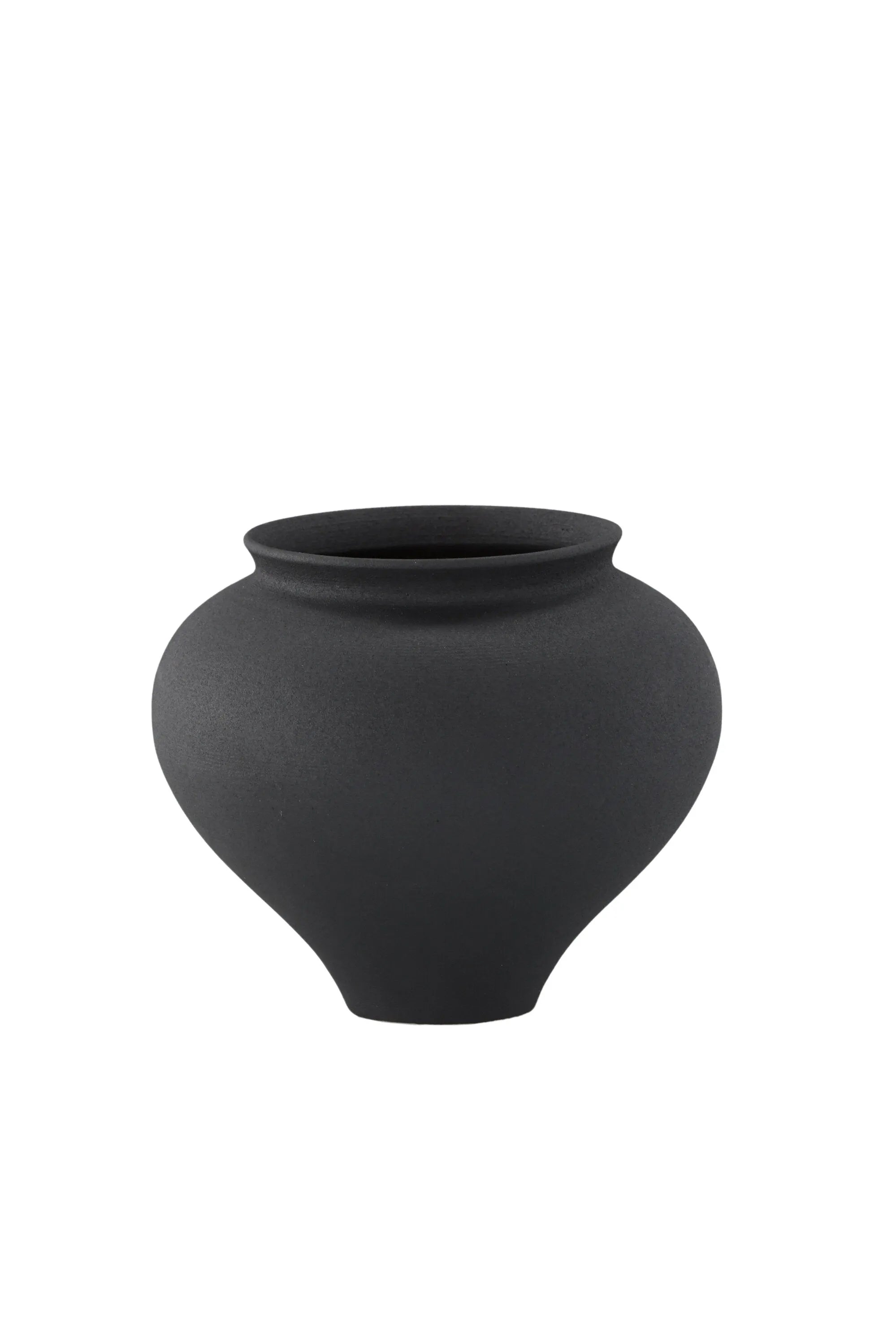 Rellis Vase in Schwarz präsentiert im Onlineshop von KAQTU Design AG. Vase ist von Venture Home