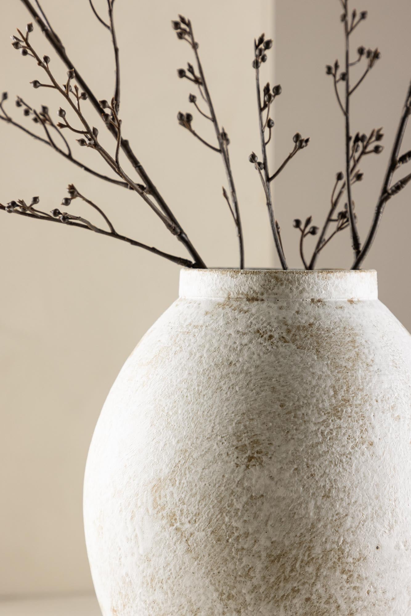 Globe Vase in Beige/Braun präsentiert im Onlineshop von KAQTU Design AG. Vase ist von Venture Home