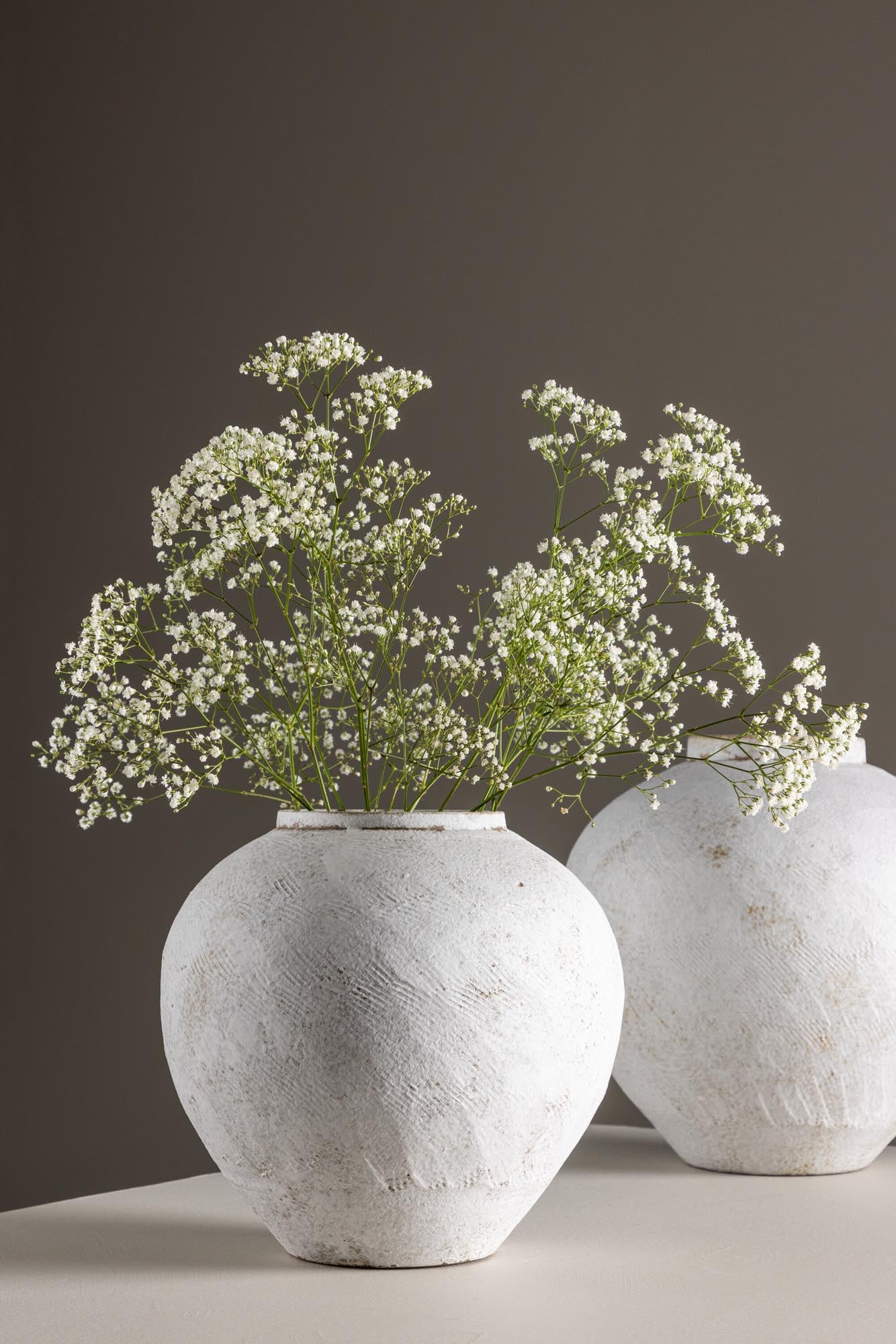 Globe Vase in Beige/Braun präsentiert im Onlineshop von KAQTU Design AG. Vase ist von Venture Home