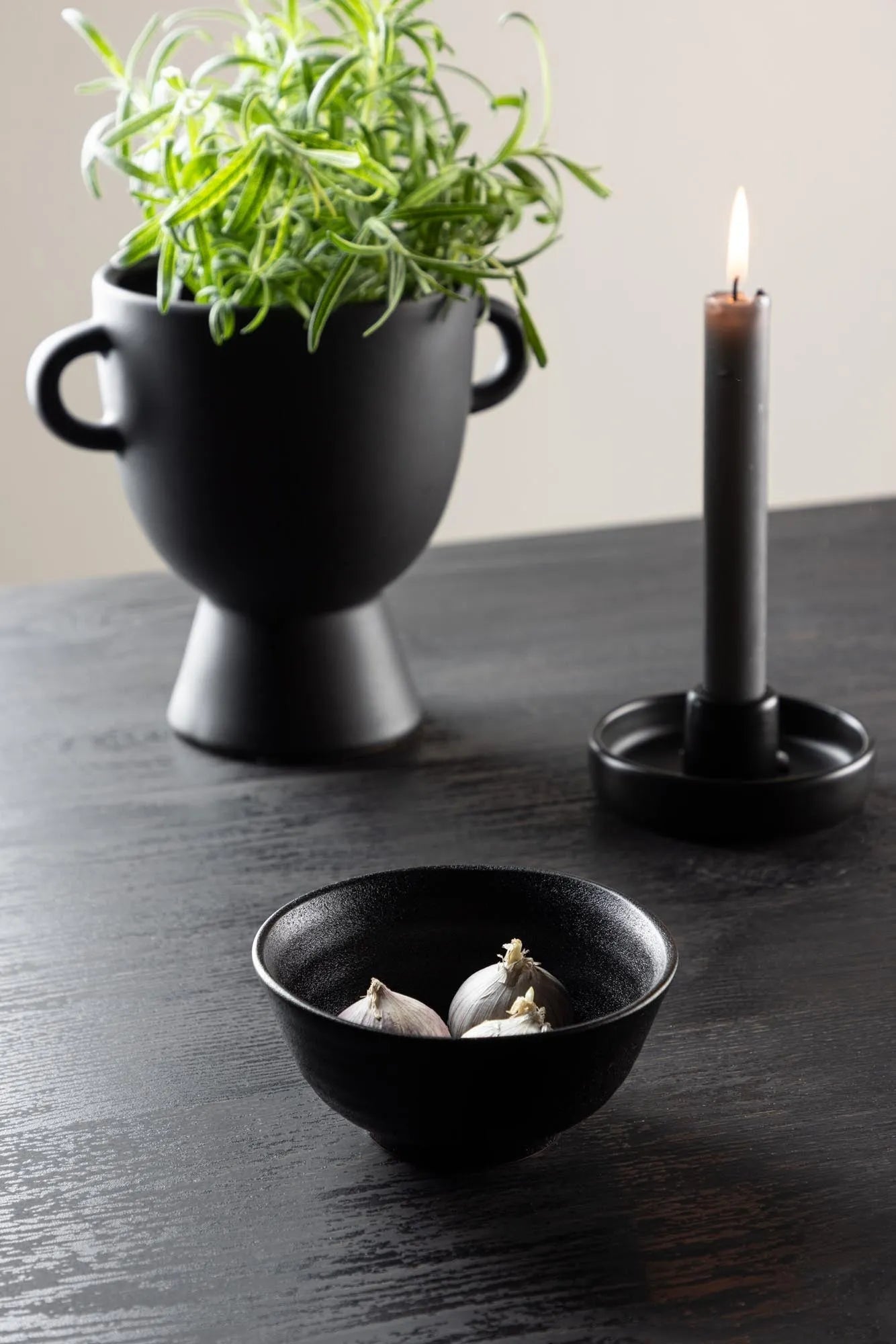 Wabi Sabi Bowl in Schwarz präsentiert im Onlineshop von KAQTU Design AG. Schale ist von Venture Home