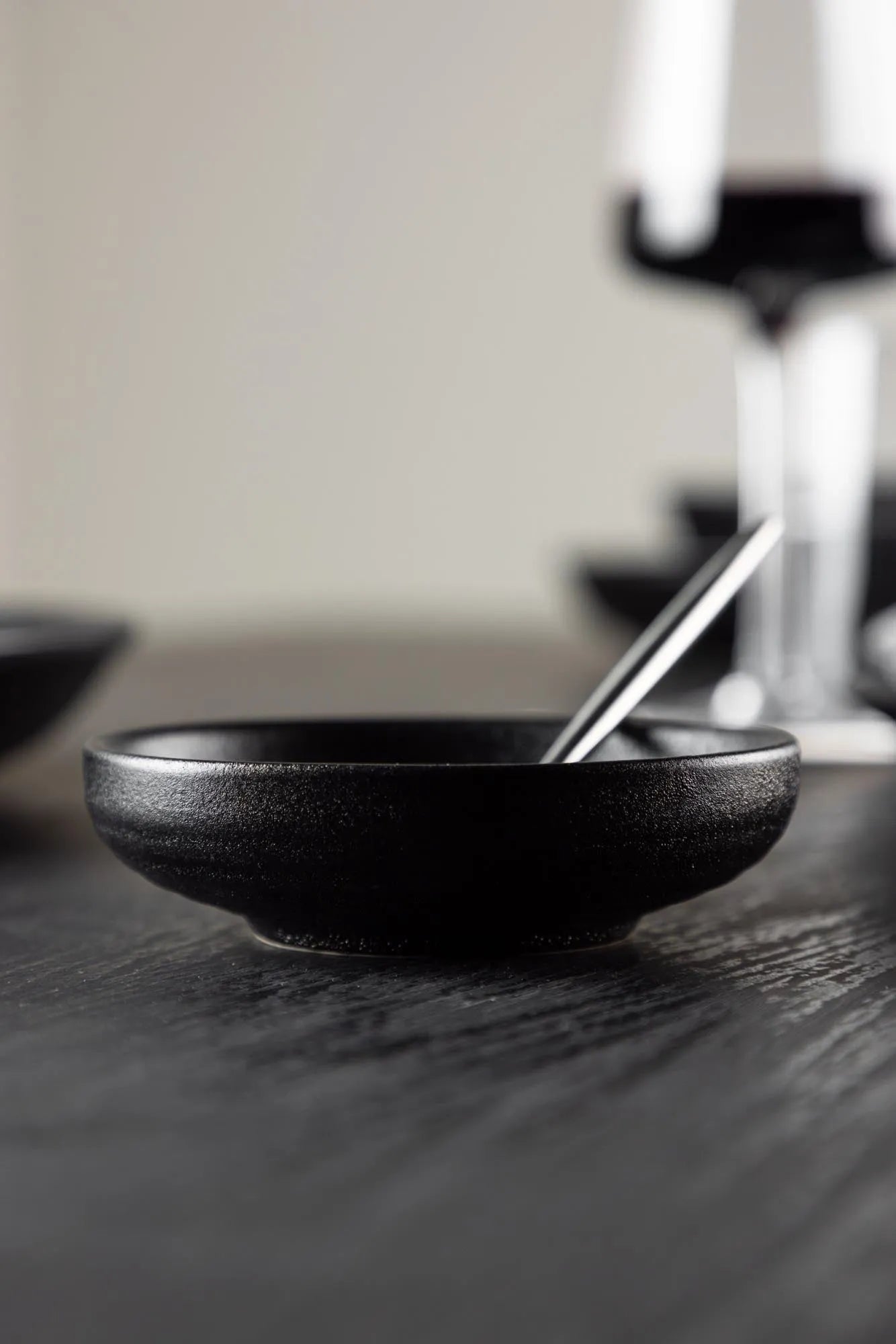 Wabi Sabi Fat in Schwarz präsentiert im Onlineshop von KAQTU Design AG. Schale ist von Venture Home