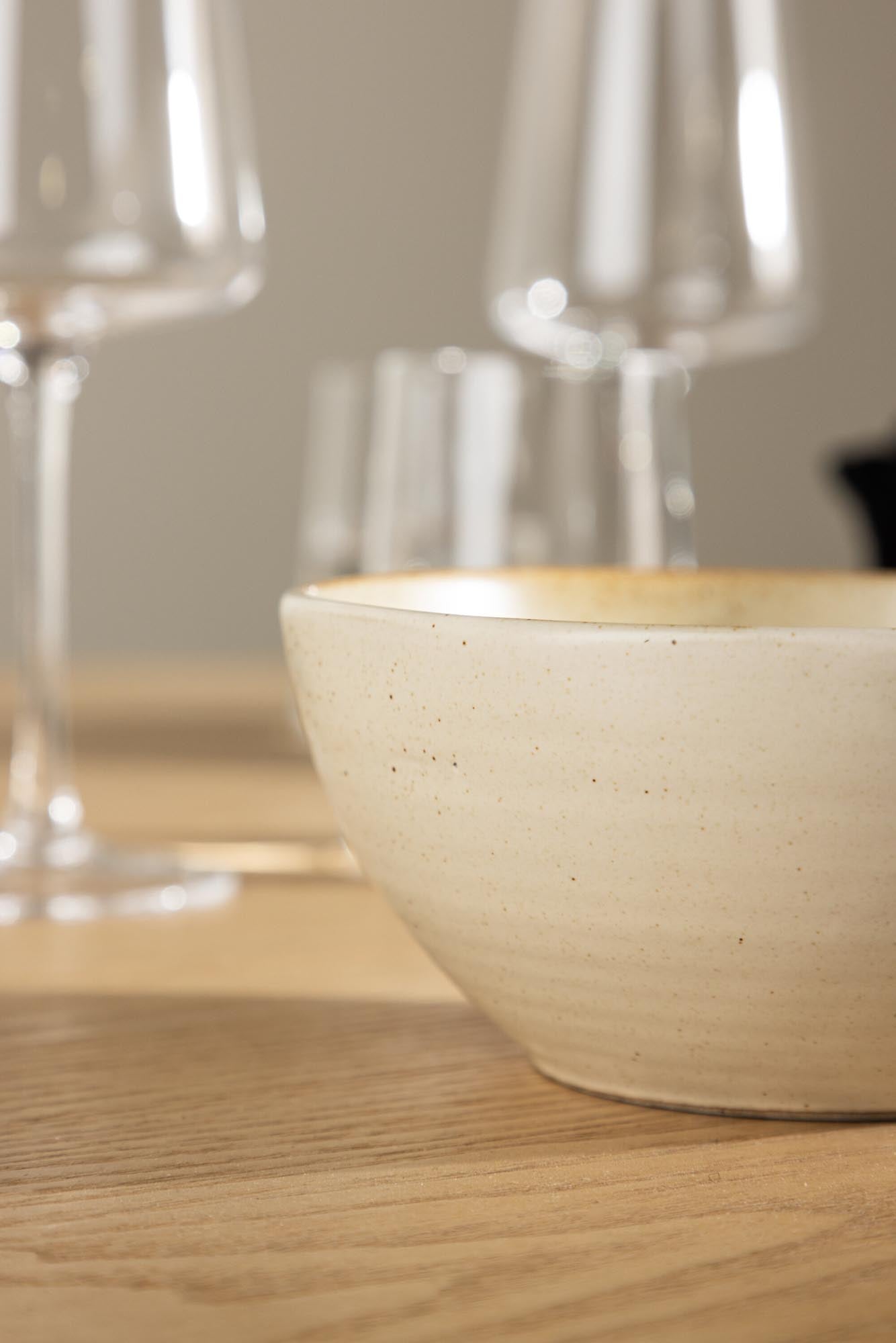 Active Bowl in Beige/Schwarz präsentiert im Onlineshop von KAQTU Design AG. Schale ist von Venture Home