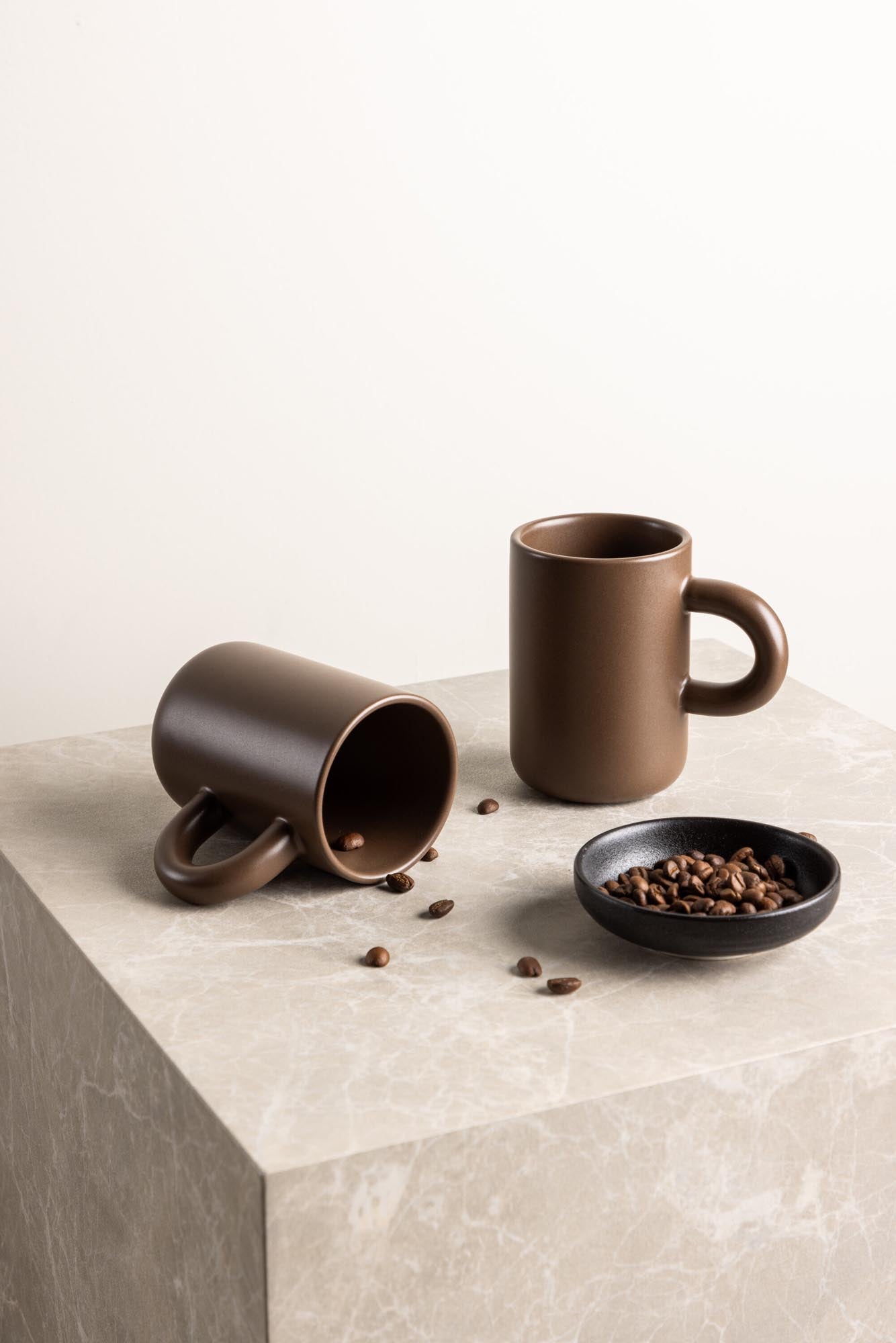 Active Kaffeetasse in Beige/Schwarz präsentiert im Onlineshop von KAQTU Design AG. Kaffeetassen ist von Venture Home