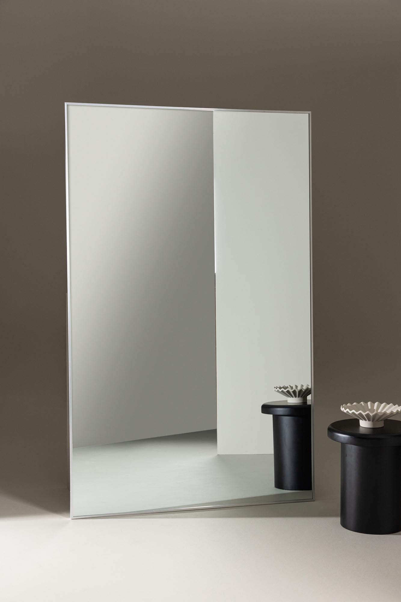 Orlando Mirror in Silber präsentiert im Onlineshop von KAQTU Design AG. Spiegel ist von Venture Home