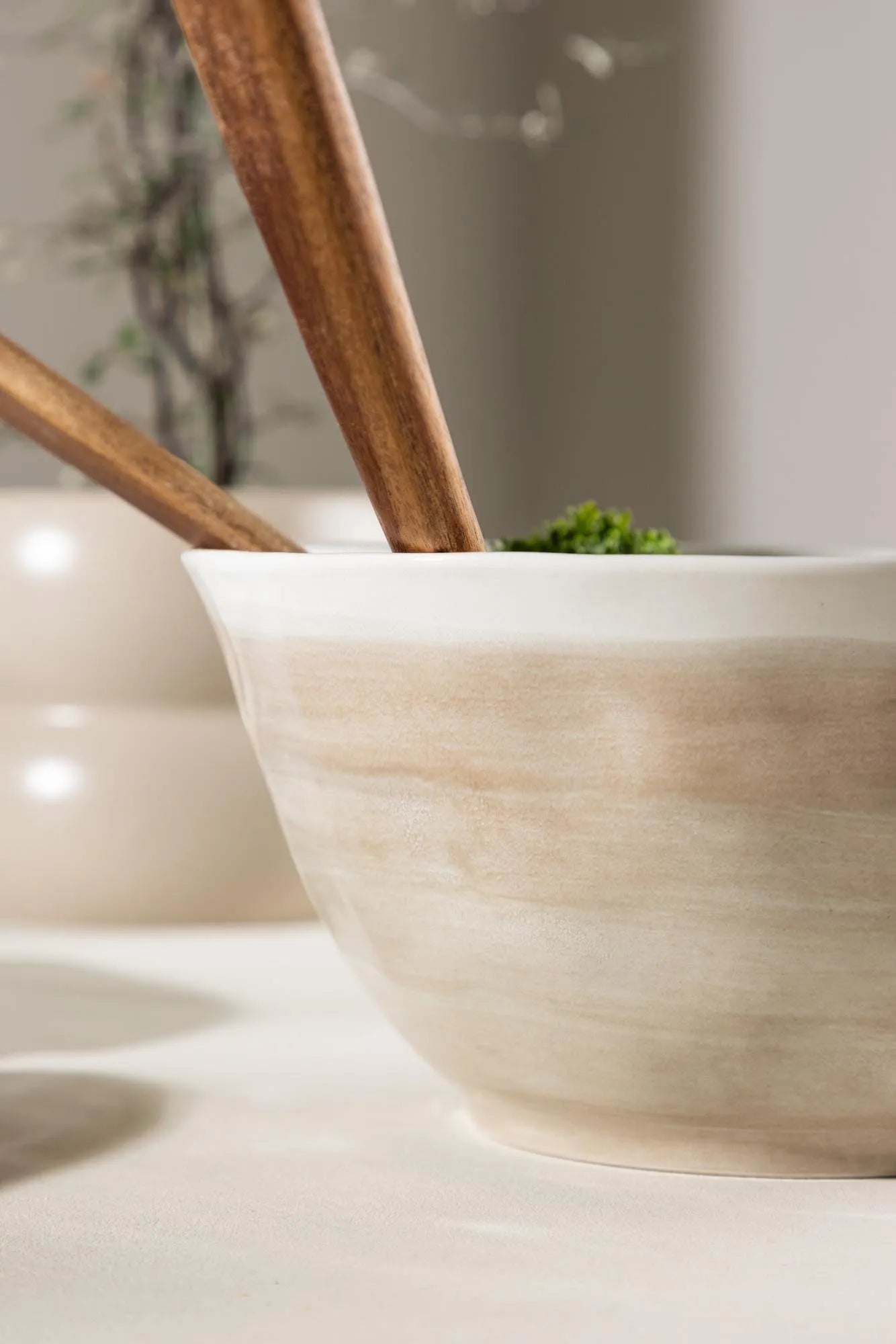 Jubie Bowl: Elegante Schale für zeitlose Wohnästhetik von Venture Home.