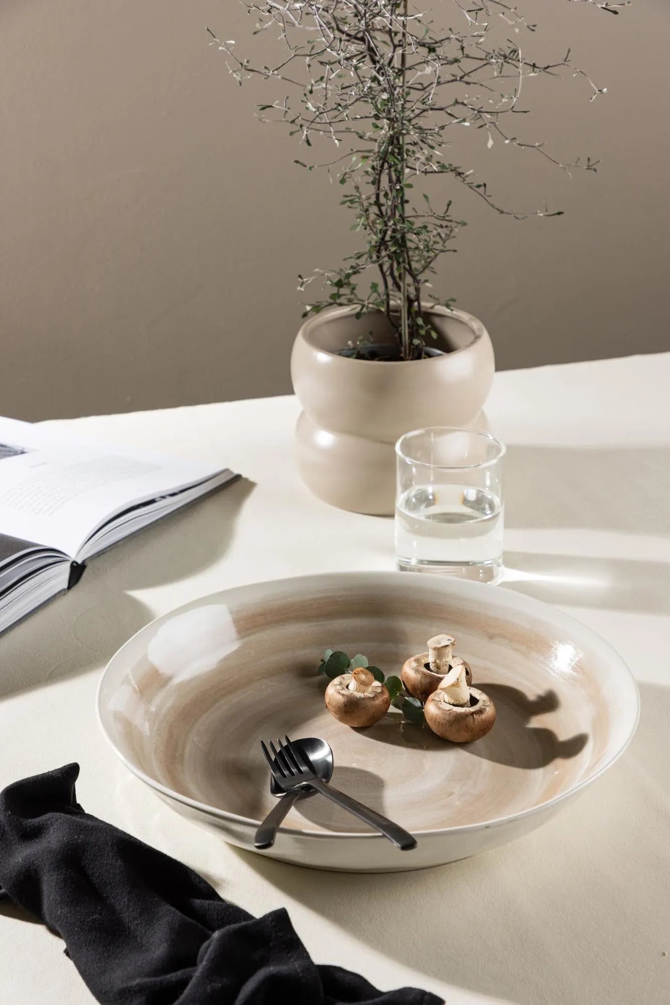 Jubie Bowl: Elegante Schale für stilvolle Wohnakzente von Venture Home.