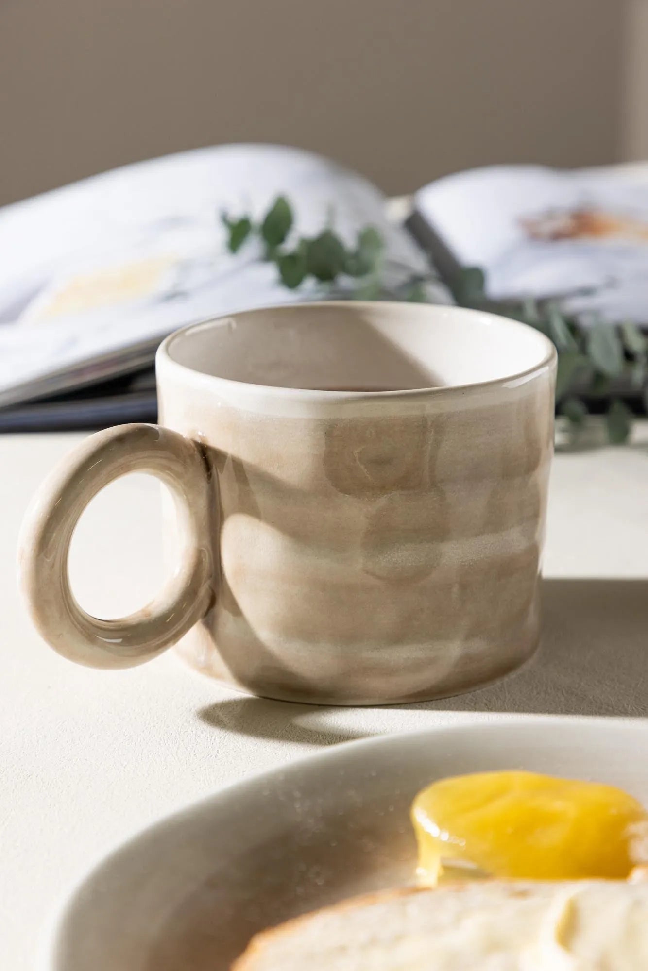 Jubie Kaffeetasse in Beige präsentiert im Onlineshop von KAQTU Design AG. Kaffeetassen ist von Venture Home