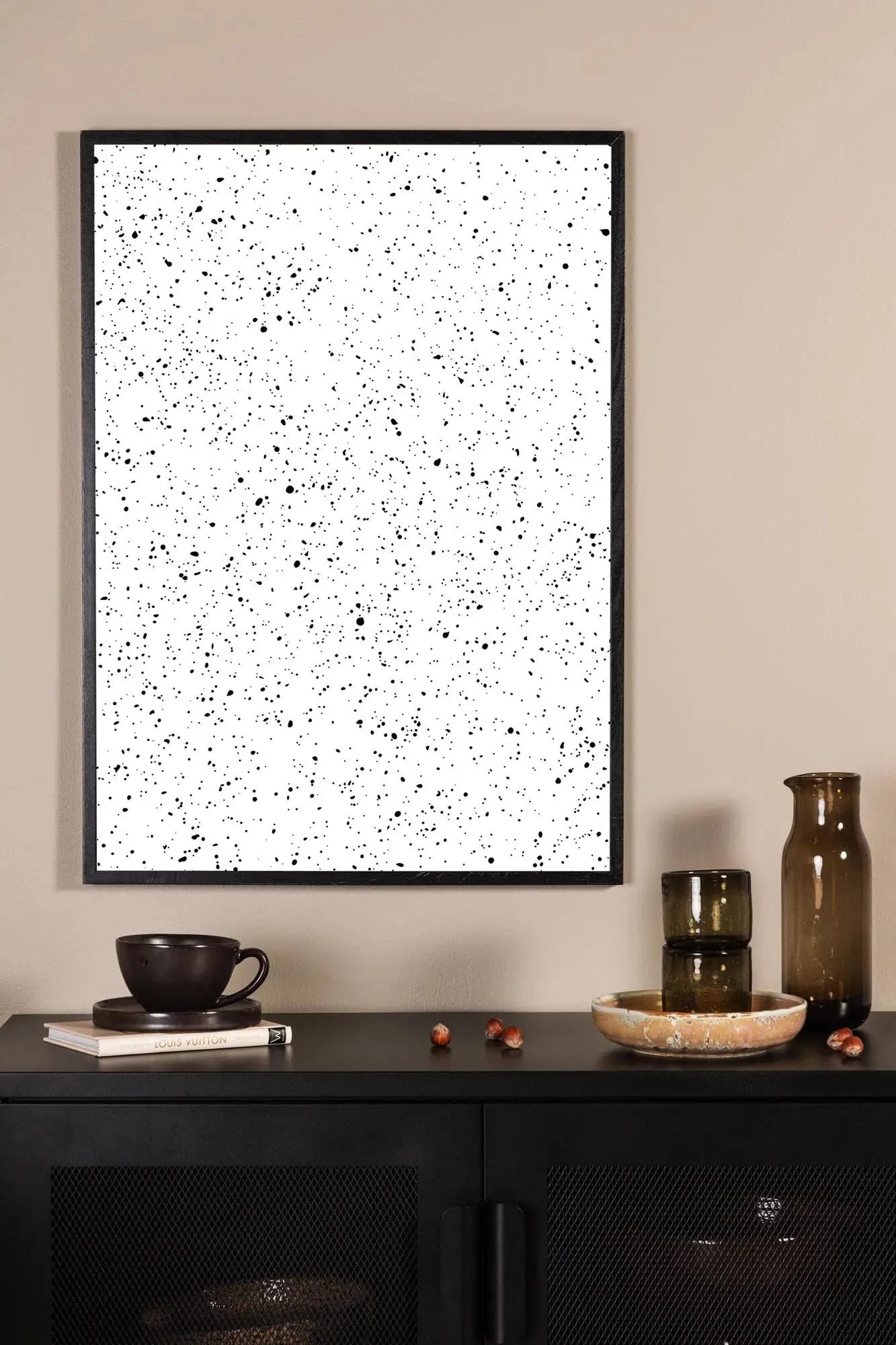 Minimalistisches Dots Poster V1: Zeitlose Eleganz mit dynamischen Akzenten für jeden Raum. Hochwertig und vielseitig.