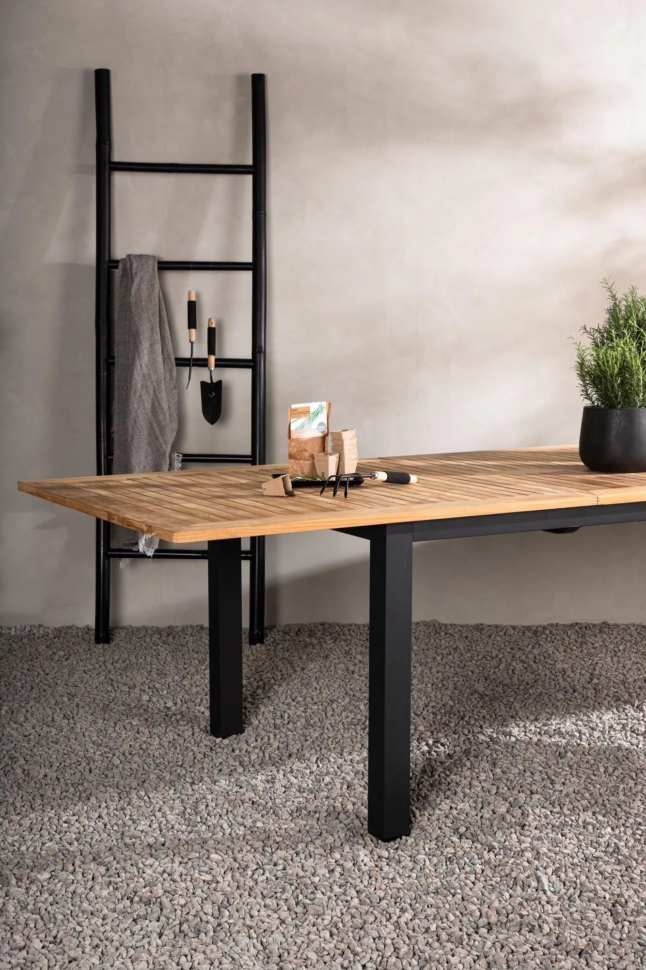 Panama Gartentisch ausziehbar in Schwarz präsentiert im Onlineshop von KAQTU Design AG. Gartentisch ist von Venture Home