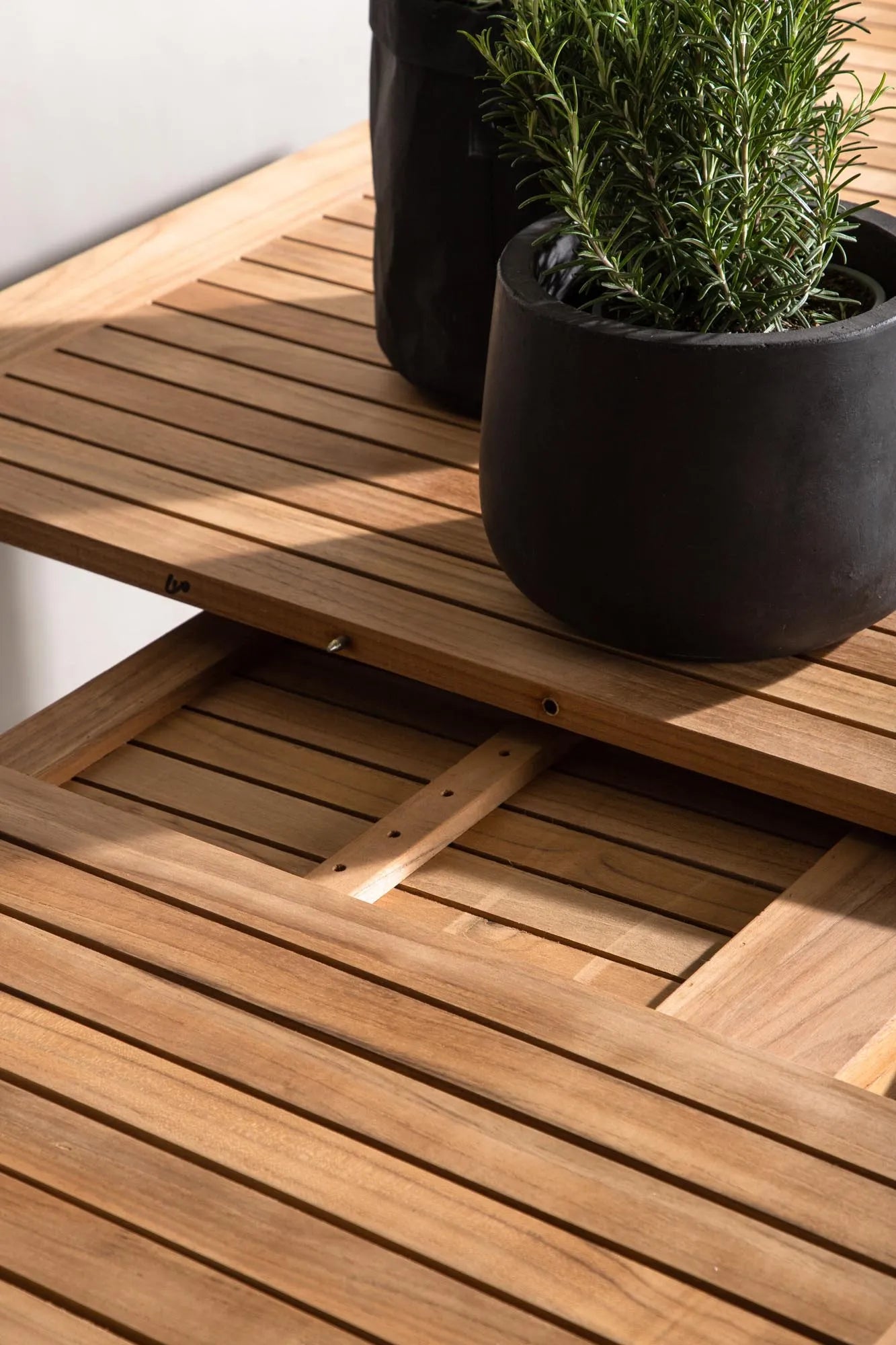 Panama Gartentisch ausziehbar in Schwarz präsentiert im Onlineshop von KAQTU Design AG. Gartentisch ist von Venture Home