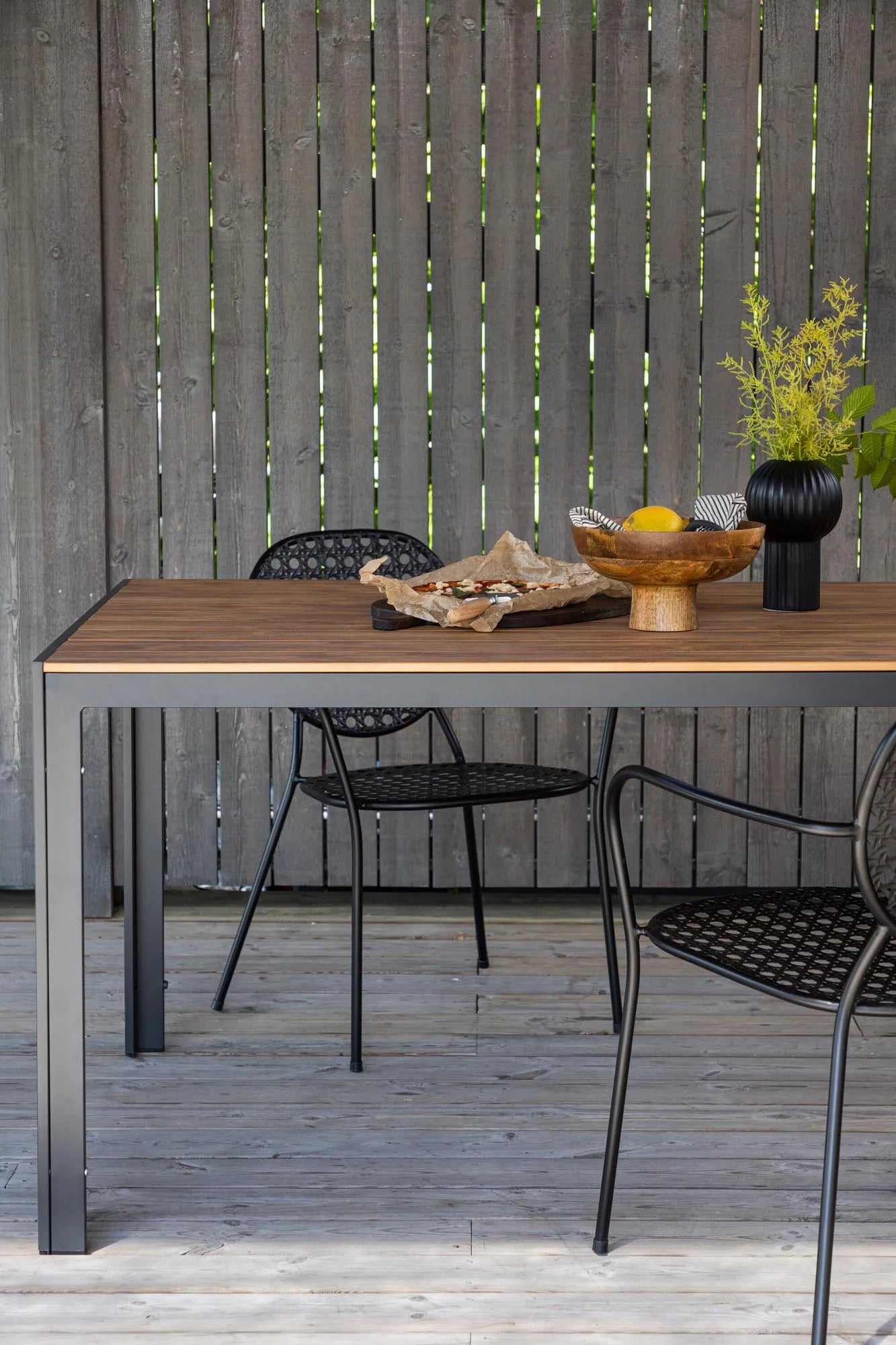 Break Gartentisch in Schwarz präsentiert im Onlineshop von KAQTU Design AG. Gartentisch ist von Venture Home