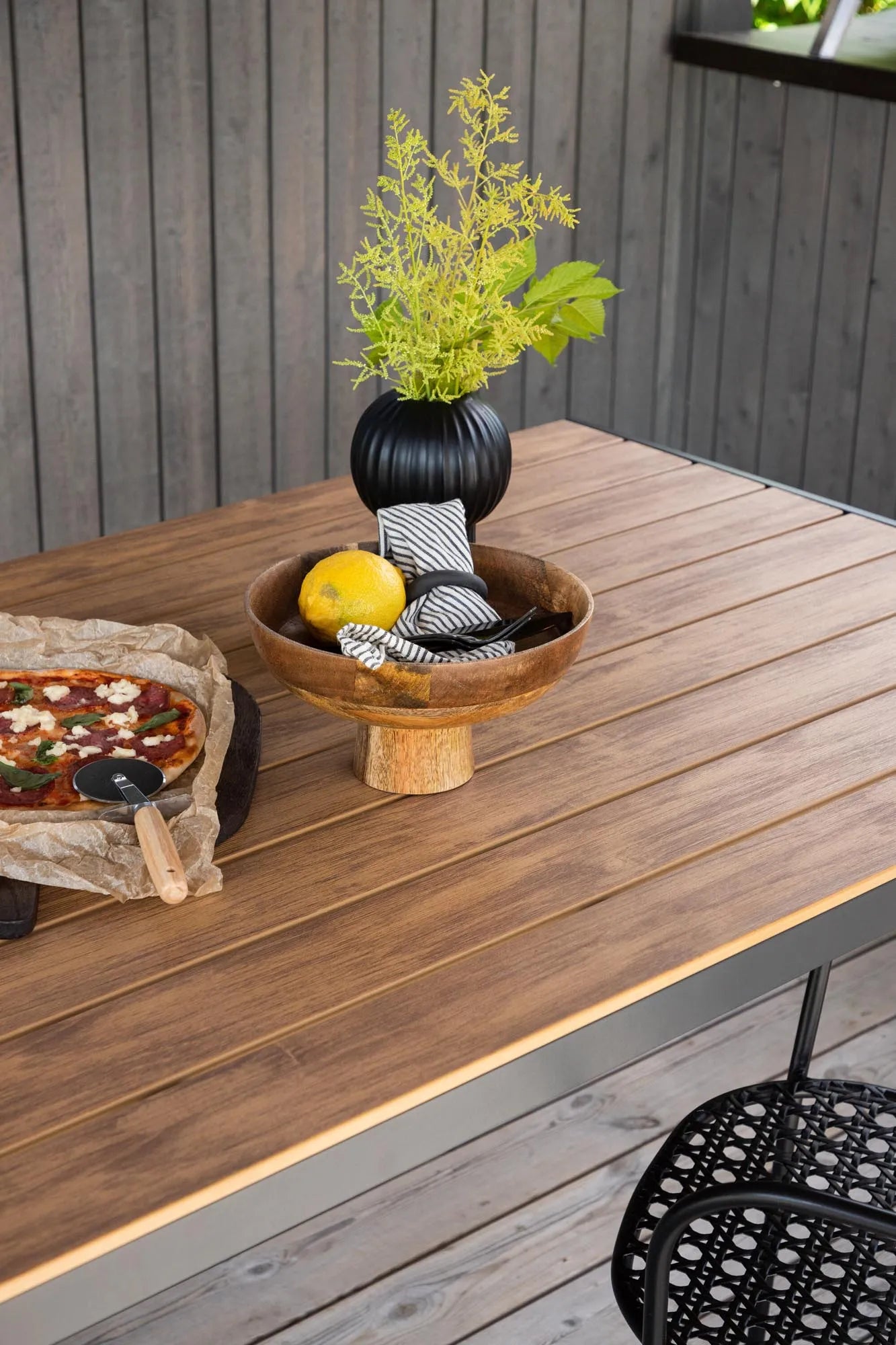 Break Gartentisch in Schwarz präsentiert im Onlineshop von KAQTU Design AG. Gartentisch ist von Venture Home