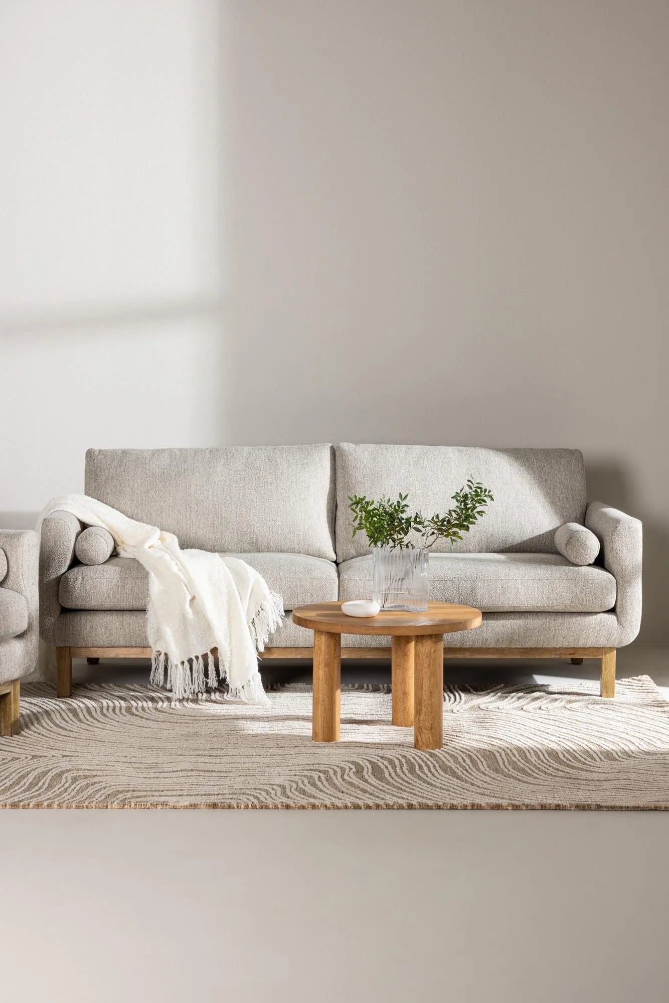 Olympos 3-Seat Sofa in Beige/ Natur präsentiert im Onlineshop von KAQTU Design AG. 3er Sofa ist von Venture Home