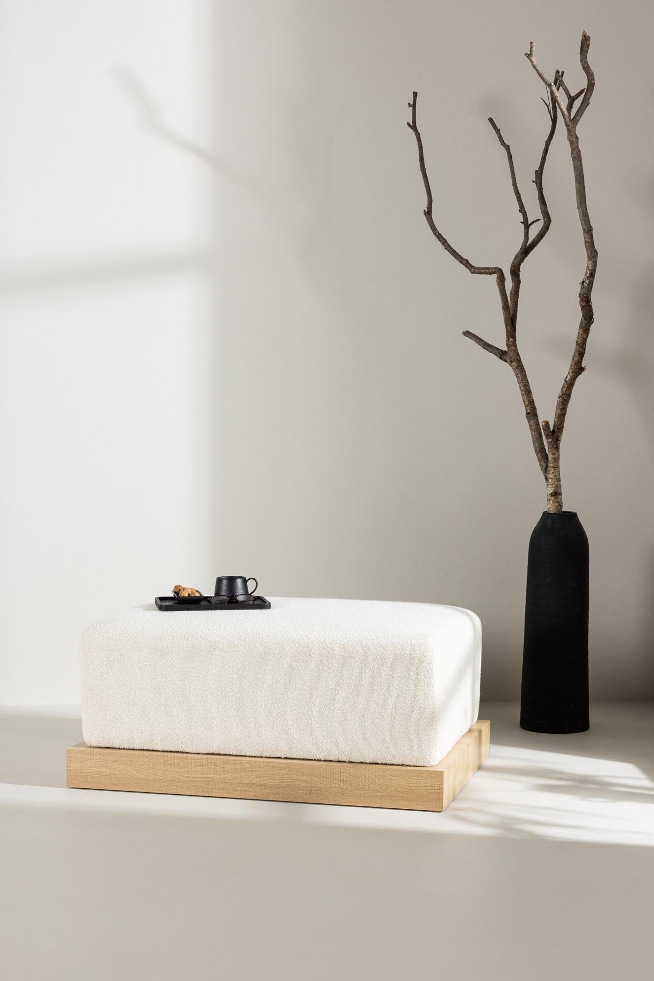 Ivy Ottoman in Natur/Weiss präsentiert im Onlineshop von KAQTU Design AG. Ottoman ist von Venture Home