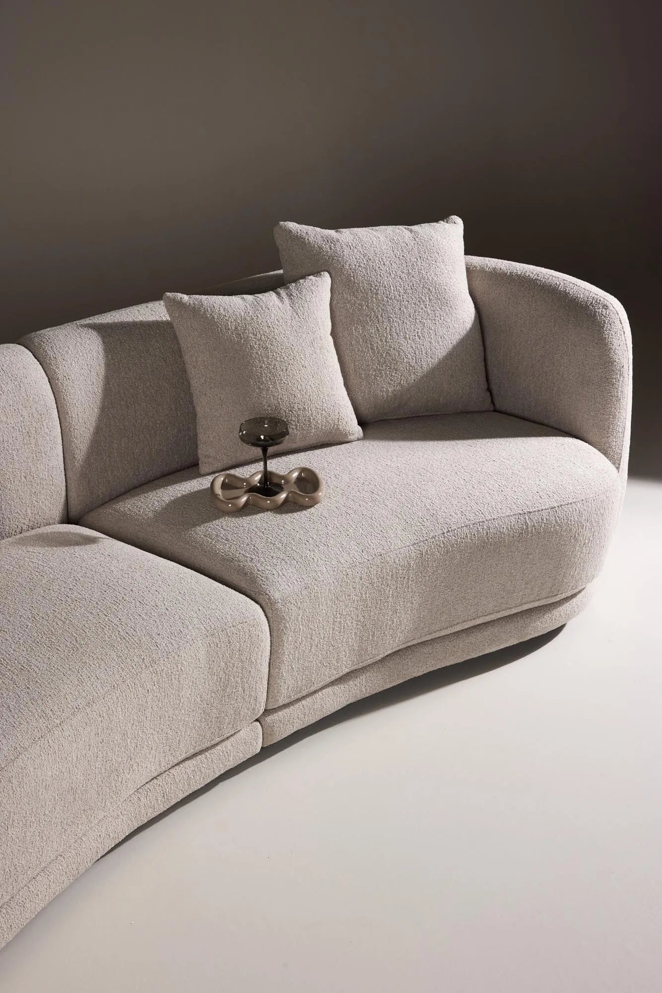 Cielo 3-Sitzer Sofa in Beige präsentiert im Onlineshop von KAQTU Design AG. 3er Sofa ist von Venture Home