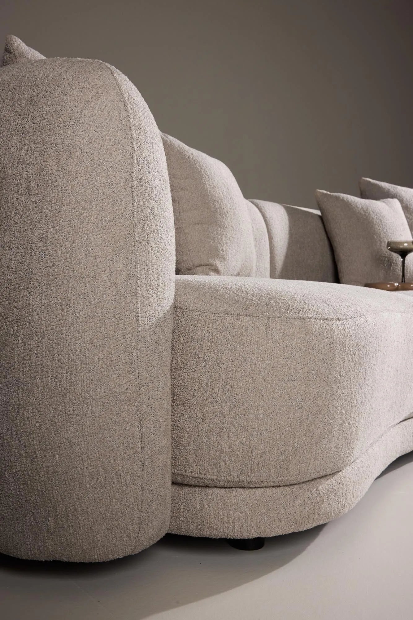 Cielo 3-Sitzer Sofa in Beige präsentiert im Onlineshop von KAQTU Design AG. 3er Sofa ist von Venture Home