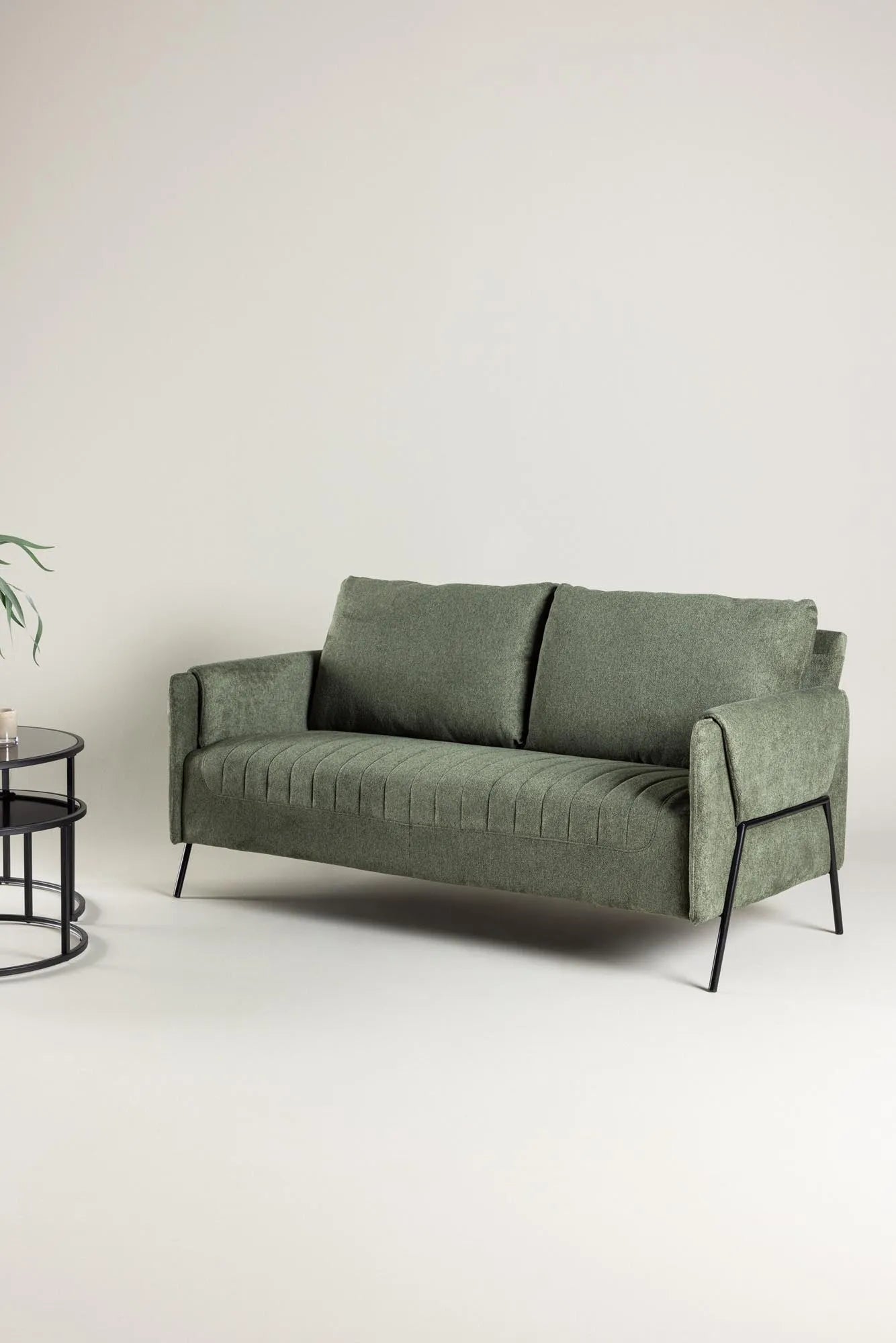 Indigo 2-Seat Sofa in Beige/Schwarz präsentiert im Onlineshop von KAQTU Design AG. 2er Sofa ist von Venture Home