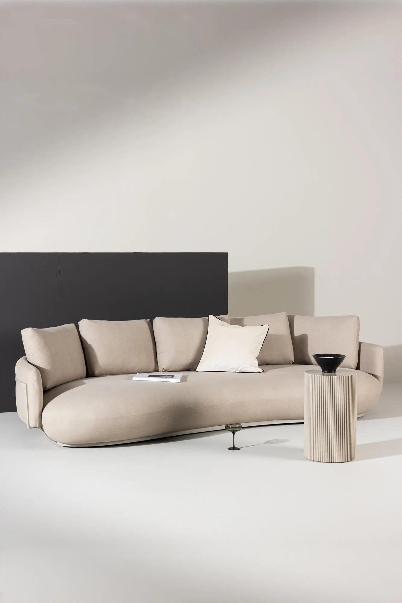 Elegantes 4-Sitzer-Sofa Stellar: Stilvoller Komfort für Ihr Zuhause.