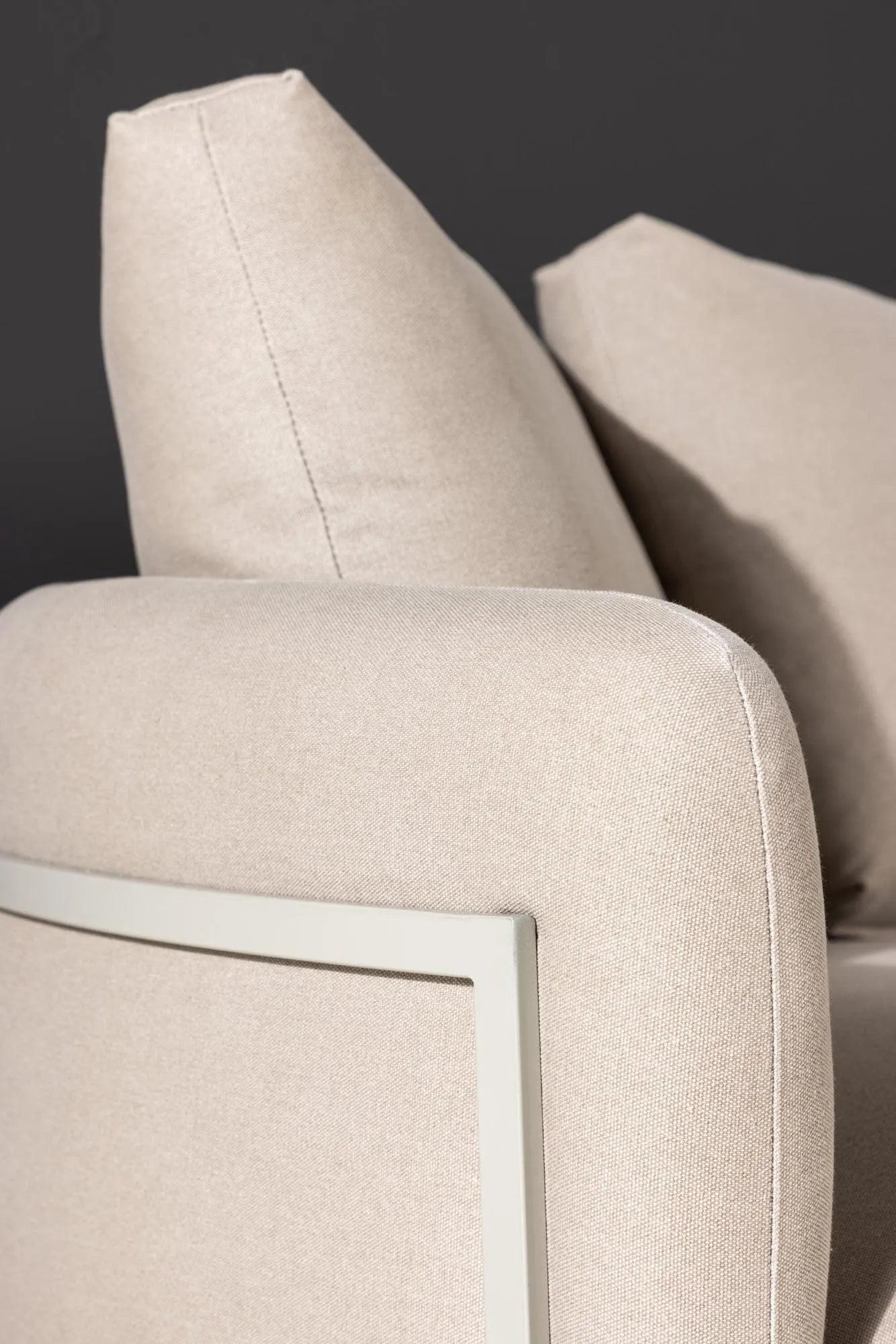 Stellar 4-Seat Sofa in Beige präsentiert im Onlineshop von KAQTU Design AG. 4er Sofa ist von Venture Home