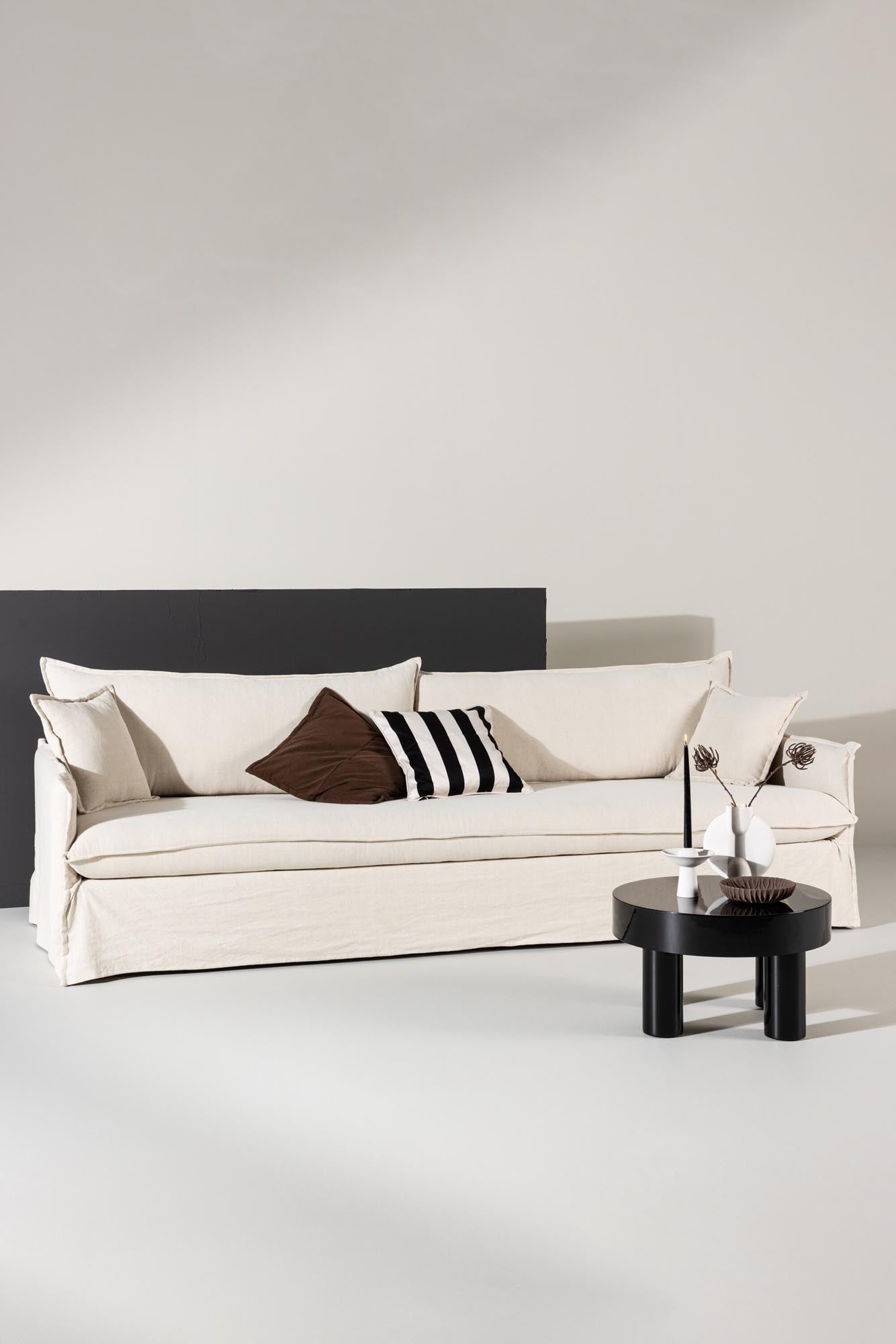 Nova 4-Seat Sofa in Beige präsentiert im Onlineshop von KAQTU Design AG. 4er Sofa ist von Venture Home